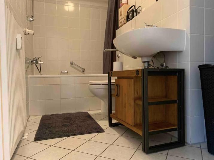 Live Easy With Balcony,netflix, Quiet, Close To Football Stadium, Direct Train Connection, Espresso Maker Appartement *