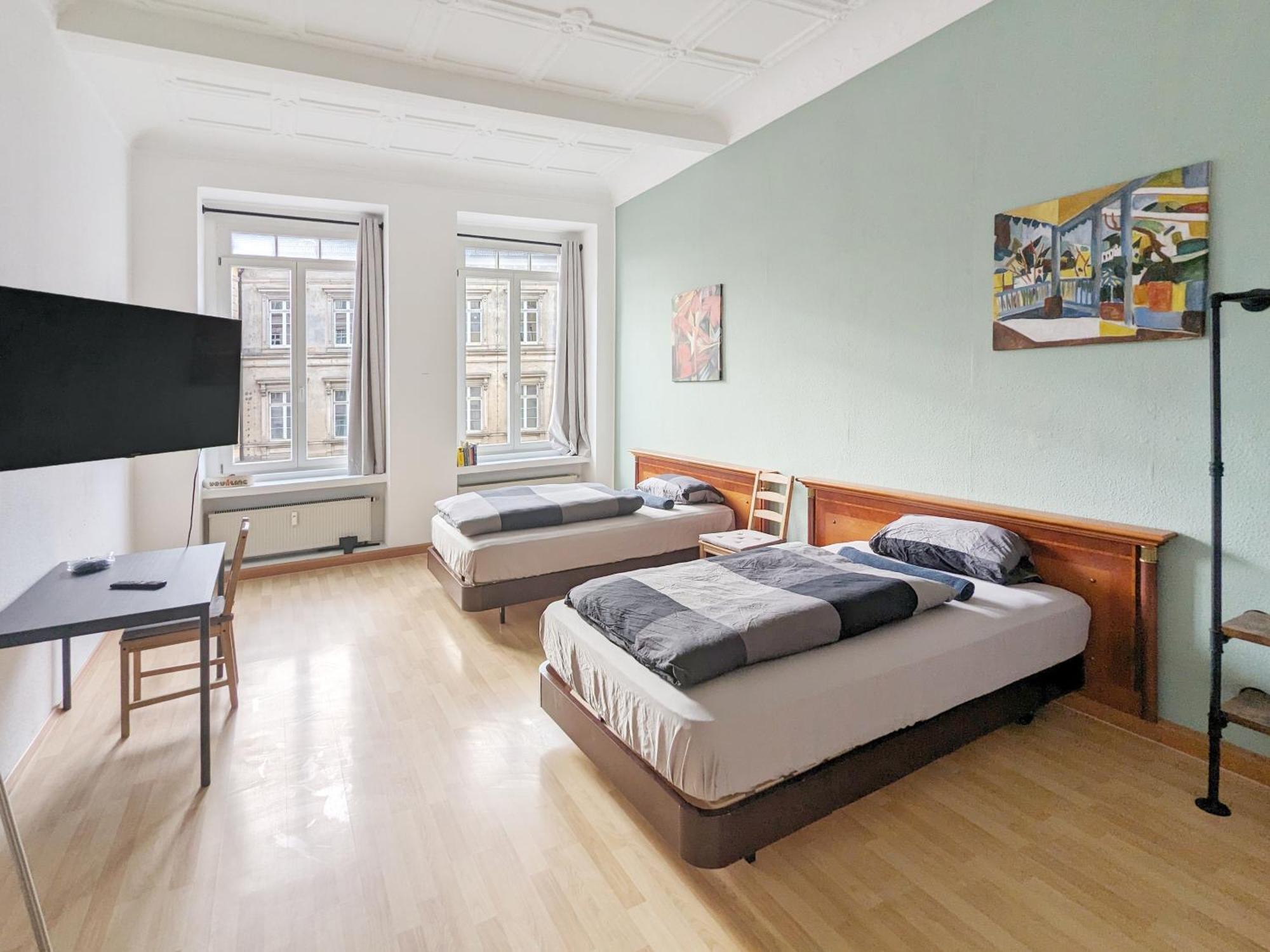Monteurdreams-de Zentrale, Grosse 5z Wohnung, 2 Baeder, Kueche Appartement