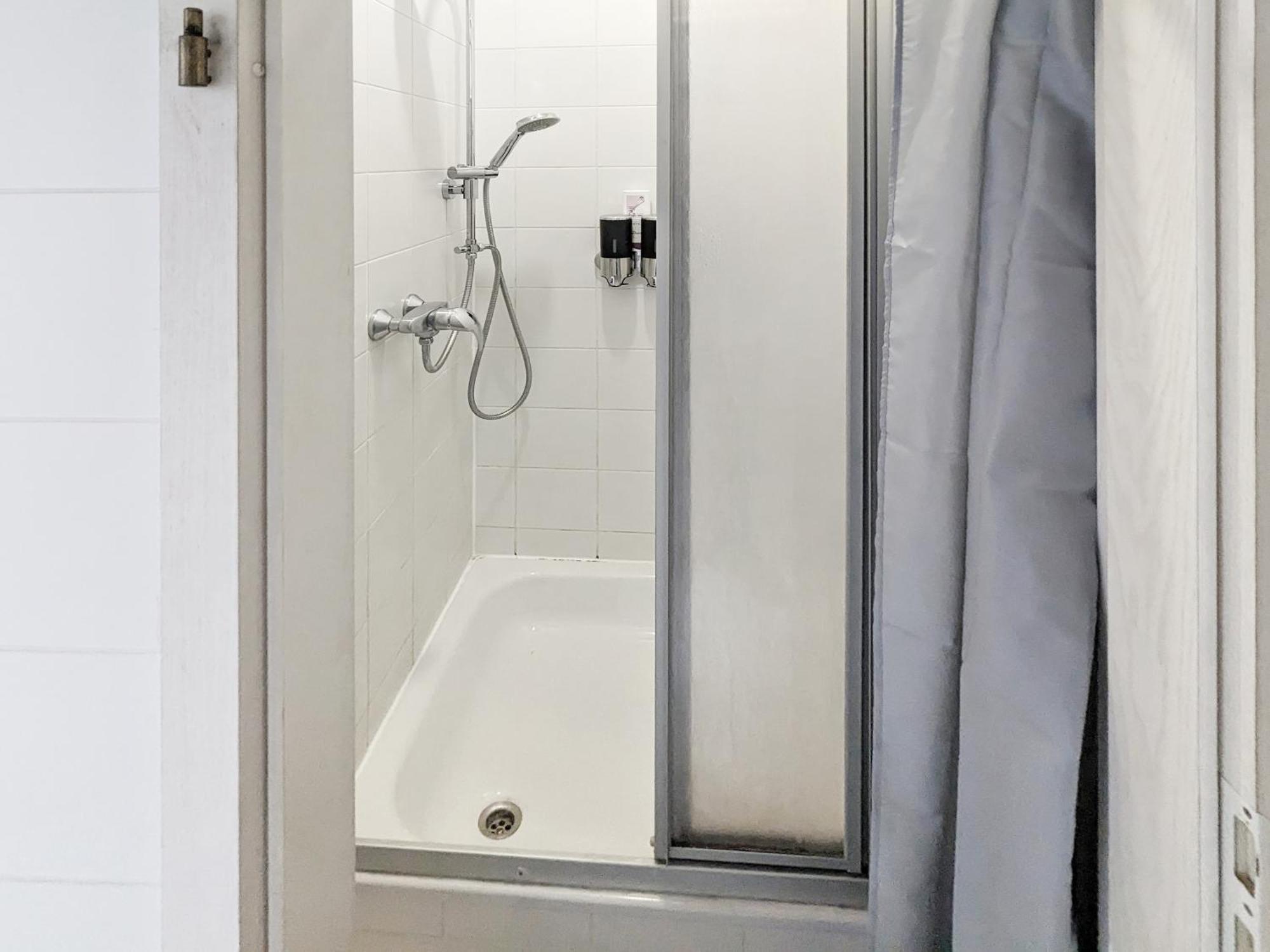 Monteurdreams-de Zentrale, Grosse 5z Wohnung, 2 Baeder, Kueche Appartement *