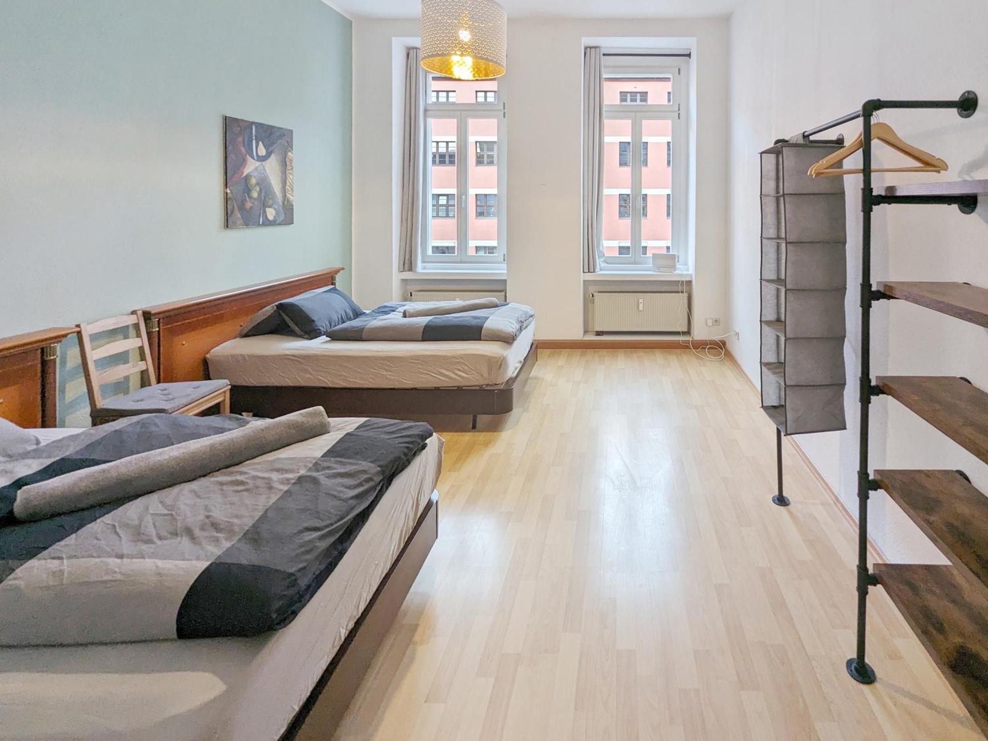 Monteurdreams-de Zentrale, Grosse 5z Wohnung, 2 Baeder, Kueche Appartement Leipzig