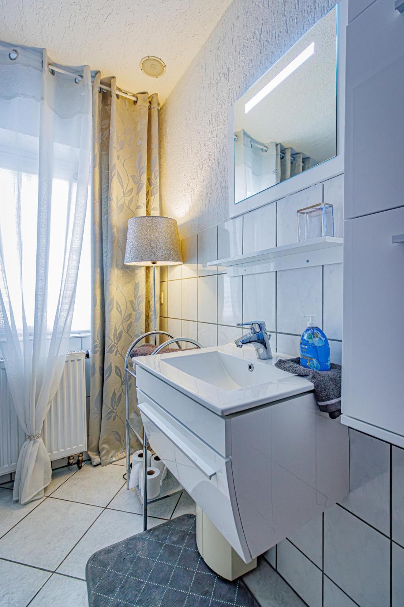 Wohnen Ueber Einem Mediterranen Restaurant,apartment 2 Oder 3 Appartement