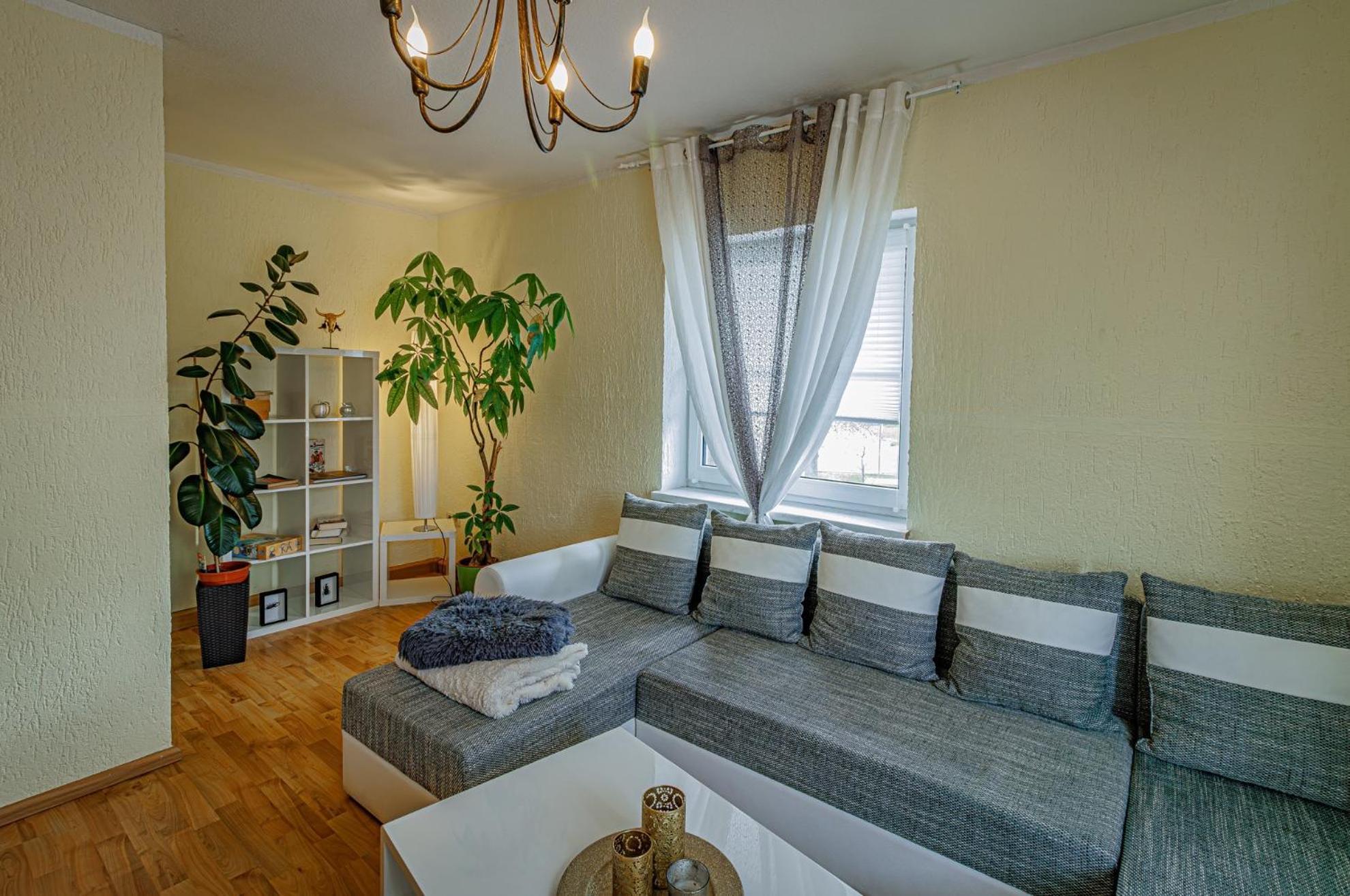 Wohnen Ueber Einem Mediterranen Restaurant,apartment 2 Oder 3 Appartement *