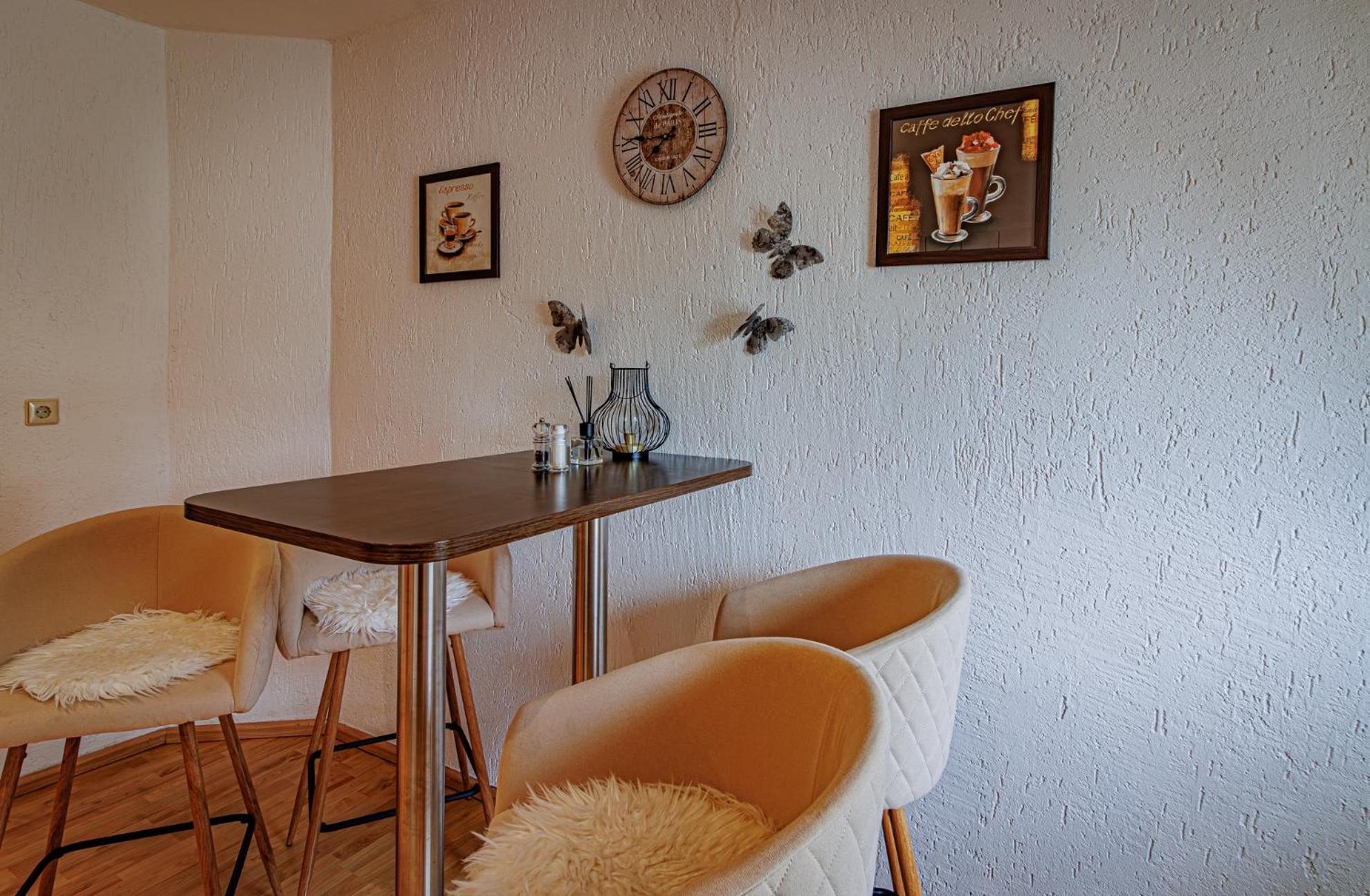 Wohnen Ueber Einem Mediterranen Restaurant,apartment 2 Oder 3 Appartement *