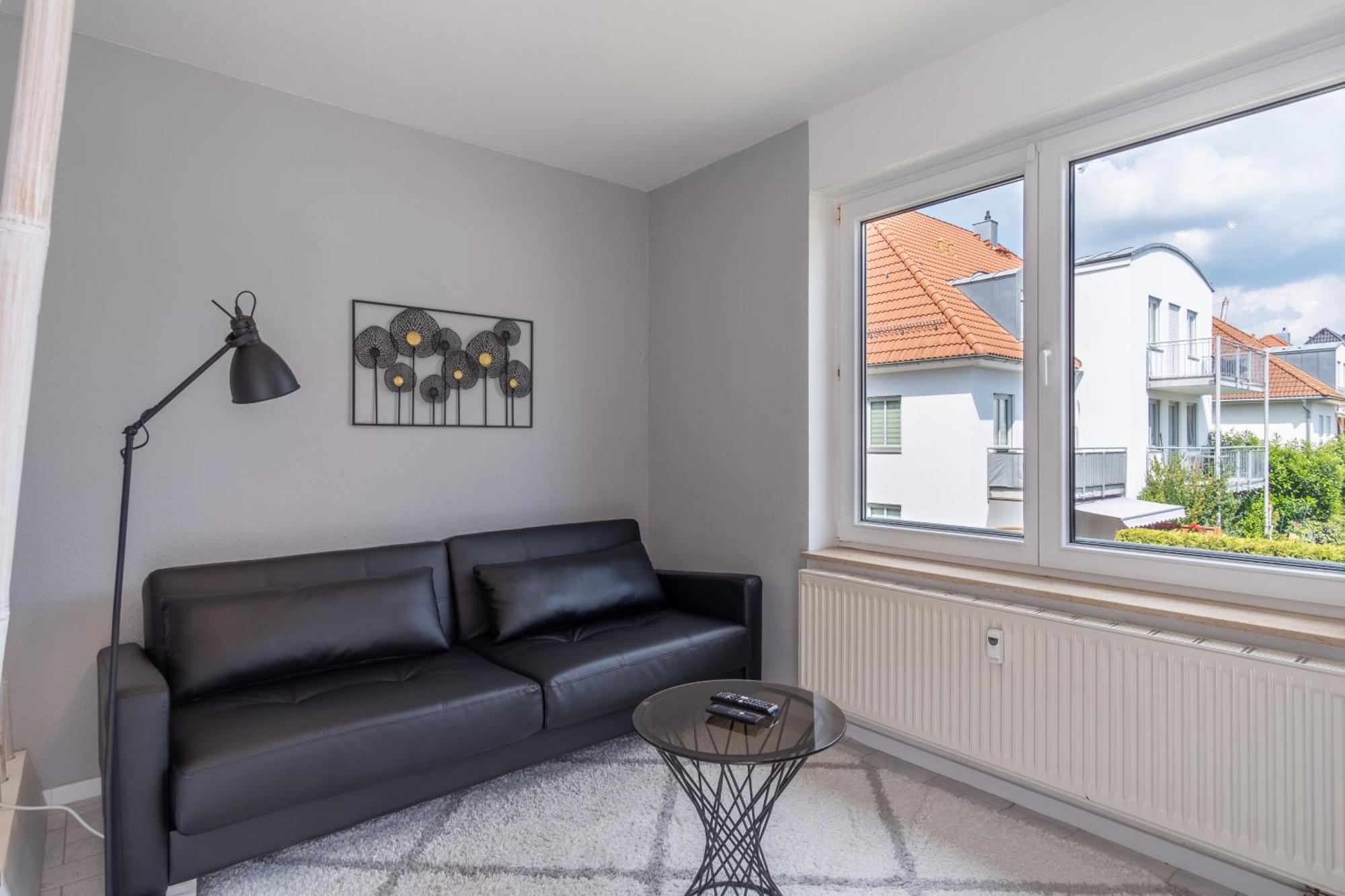 Appartement Arbeitsplatz, Balkon, Tiefgarage Naehe Neue Messe *