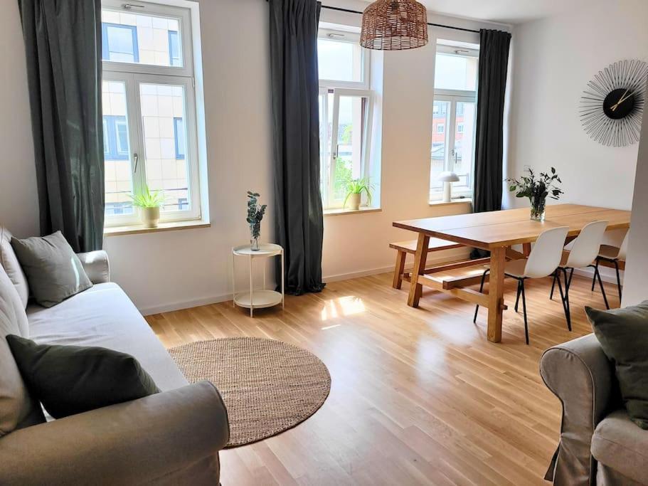 Stylisches Zentrales City-apartment Mit 2 Balkonen Appartement Leipzig