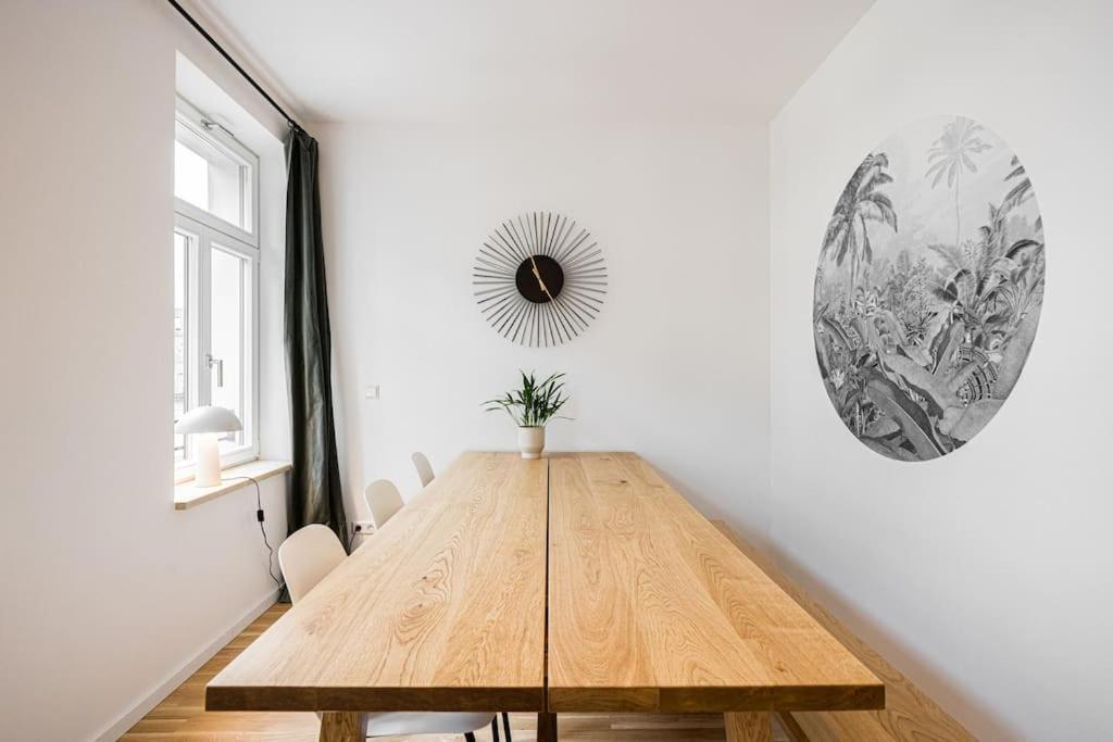 Stylisches Zentrales City-apartment Mit 2 Balkonen * Leipzig
