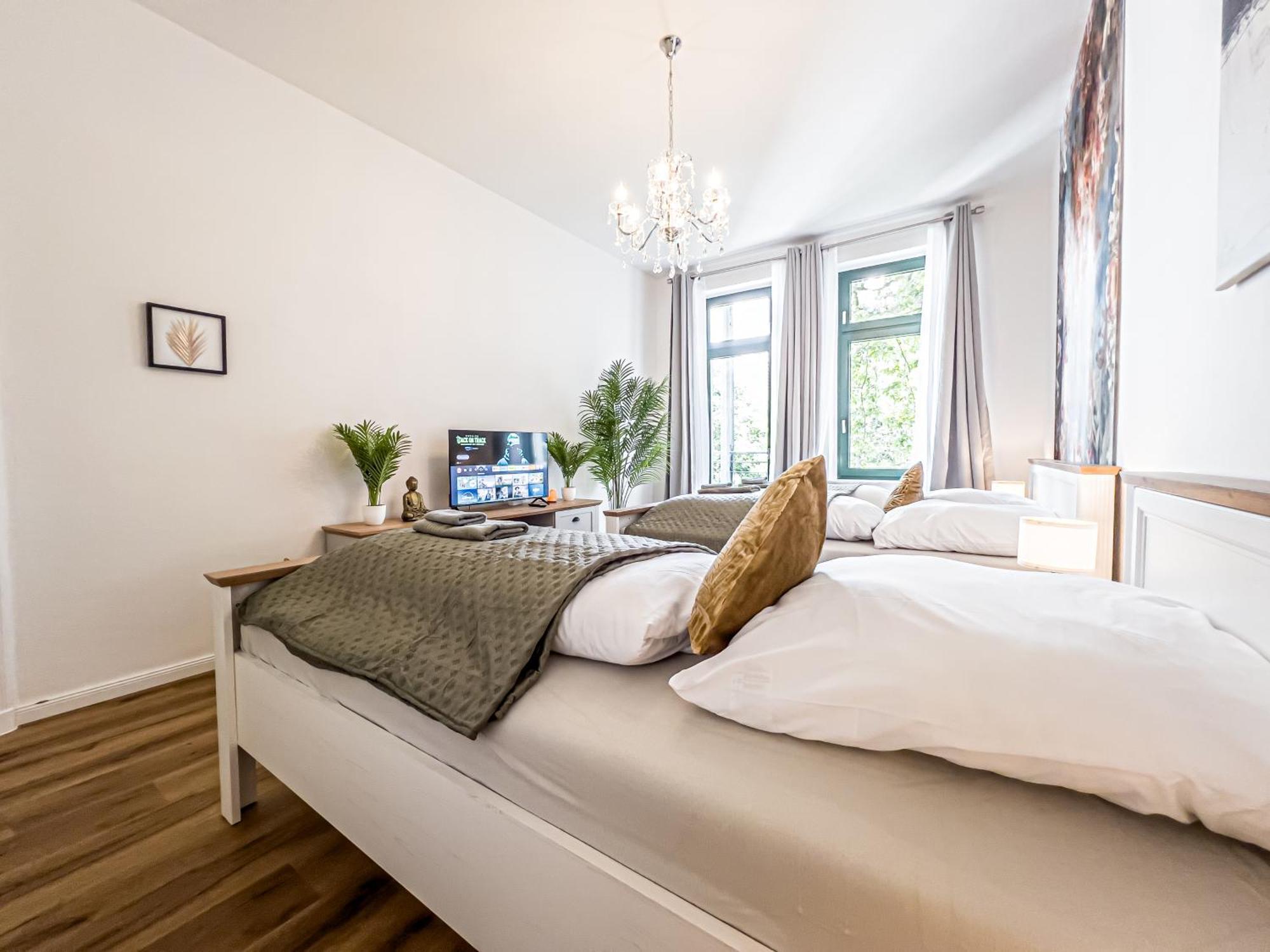 Grosse 3 Schlafzimmer Mit Kueche, Bad, Waschmaschine & Balkon Am Zoo Appartement