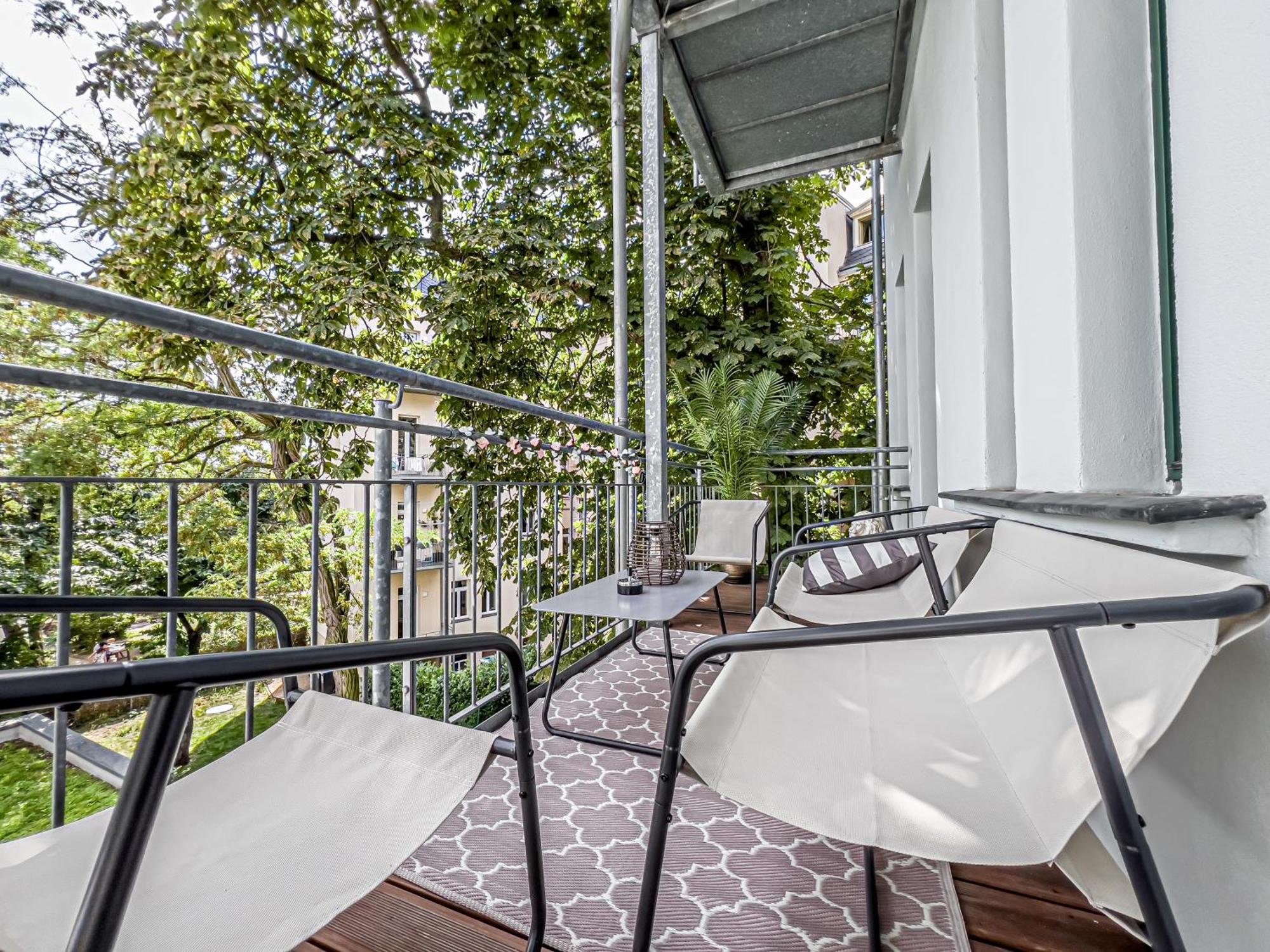 Grosse 3 Schlafzimmer Mit Kueche, Bad, Waschmaschine & Balkon Am Zoo Appartement *