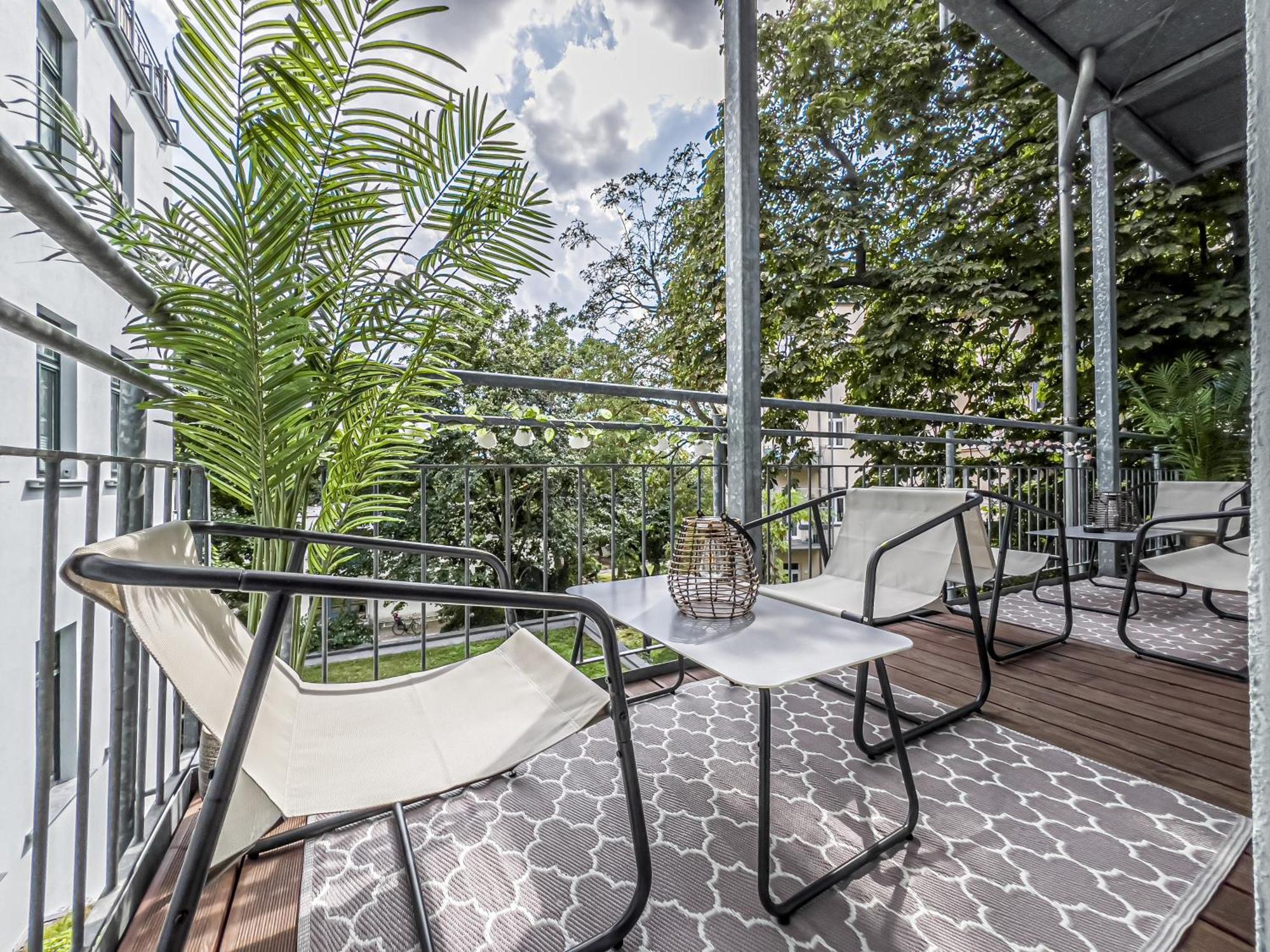 Appartement Grosse 3 Schlafzimmer Mit Kueche, Bad, Waschmaschine & Balkon Am Zoo *