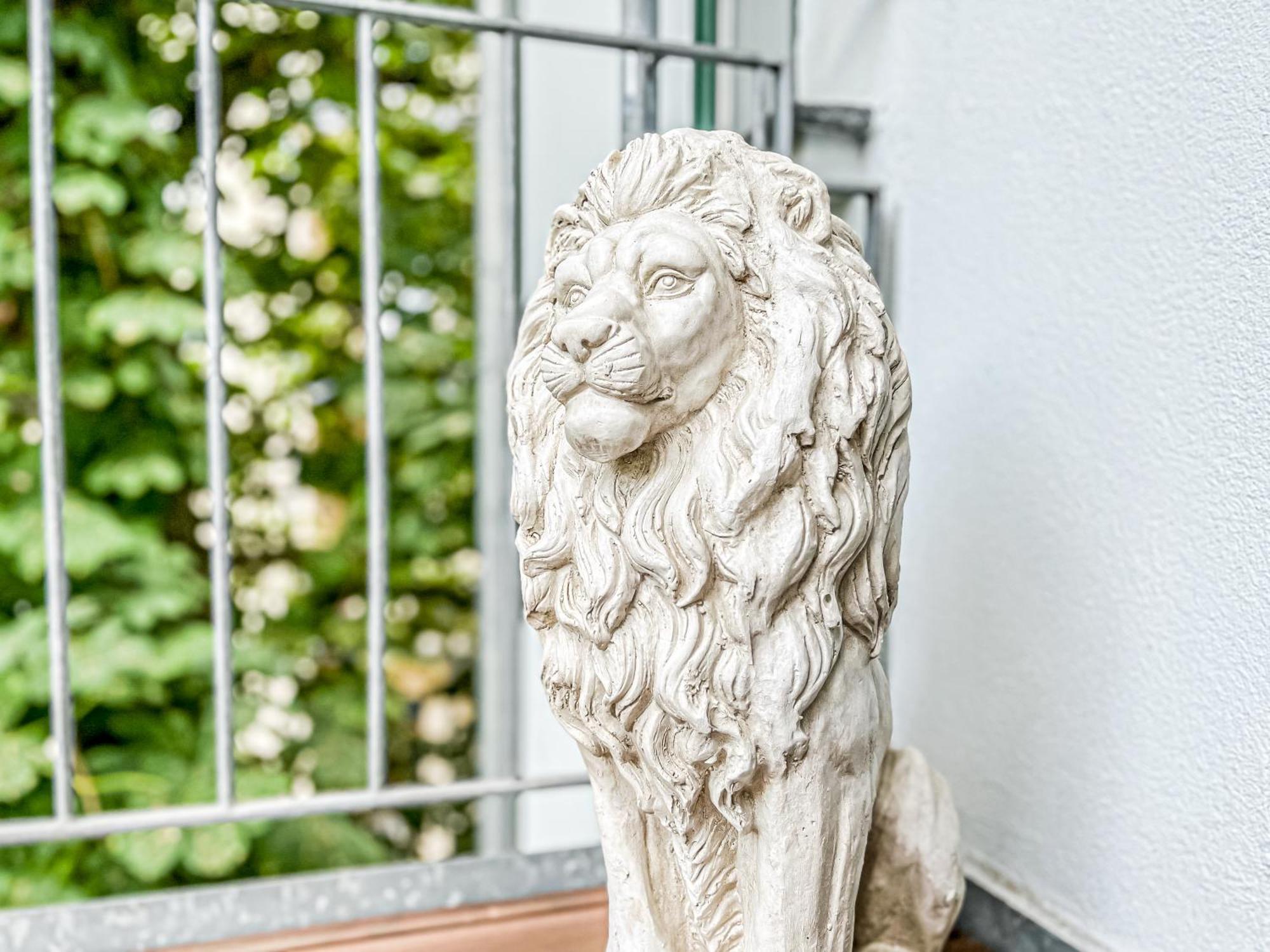 Grosse 3 Schlafzimmer Mit Kueche, Bad, Waschmaschine & Balkon Am Zoo Appartement *