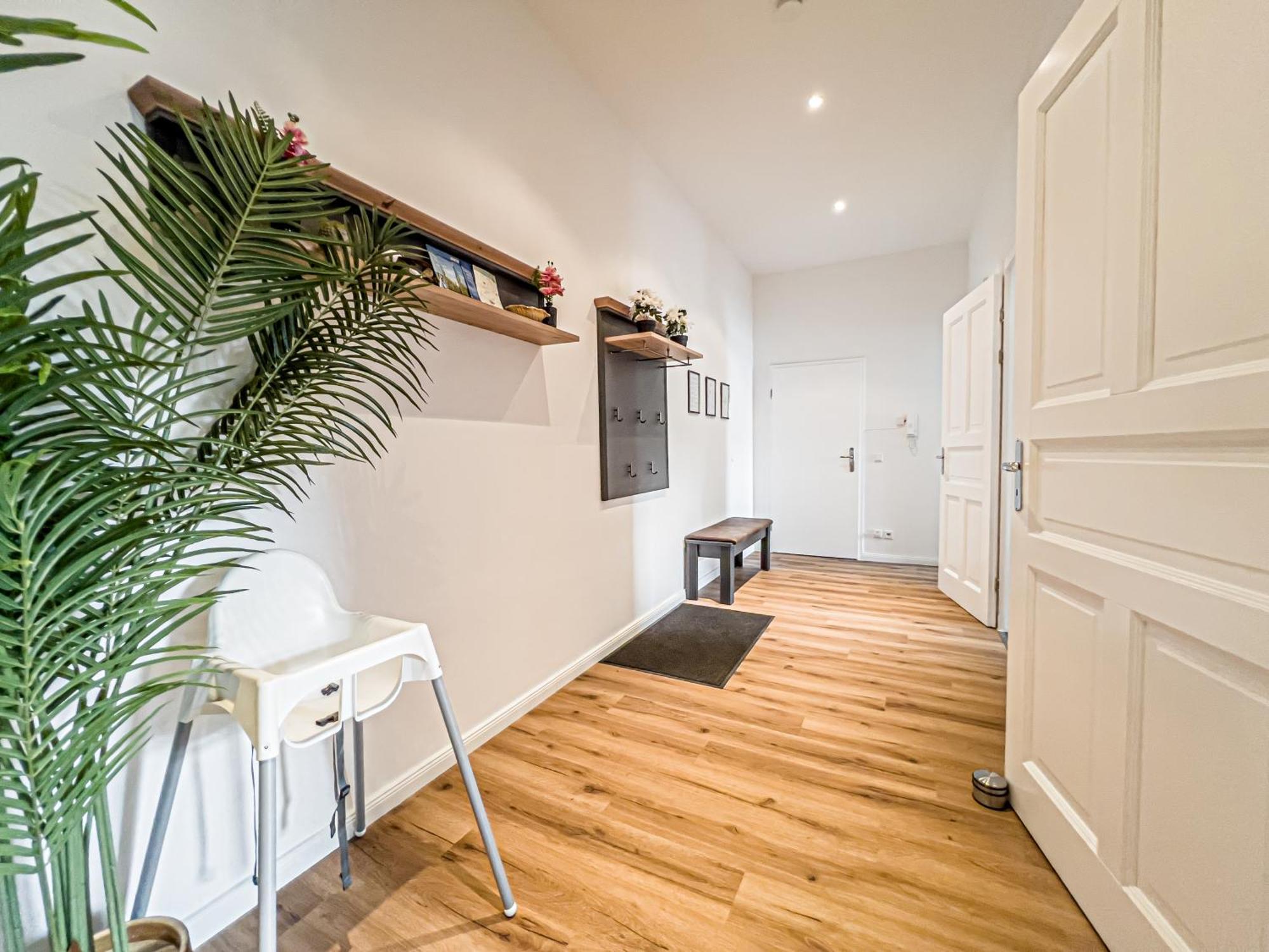Grosse 3 Schlafzimmer Mit Kueche, Bad, Waschmaschine & Balkon Am Zoo Appartement Leipzig