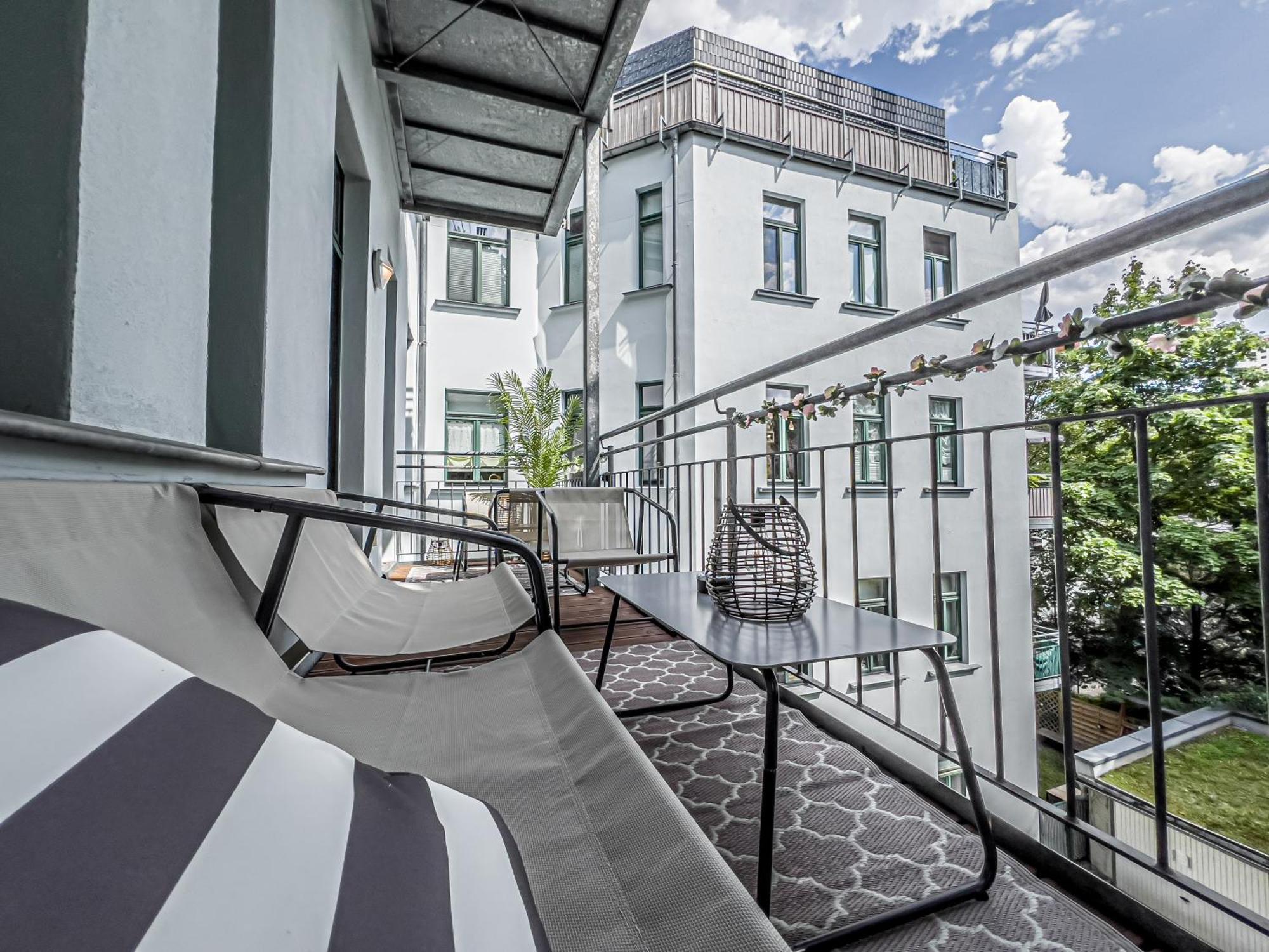 Grosse 3 Schlafzimmer Mit Kueche, Bad, Waschmaschine & Balkon Am Zoo Appartement Leipzig