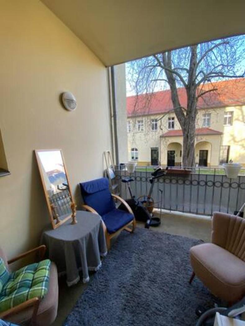 Geraeumiges 2-raum-apartment Mit Loggia Appartement