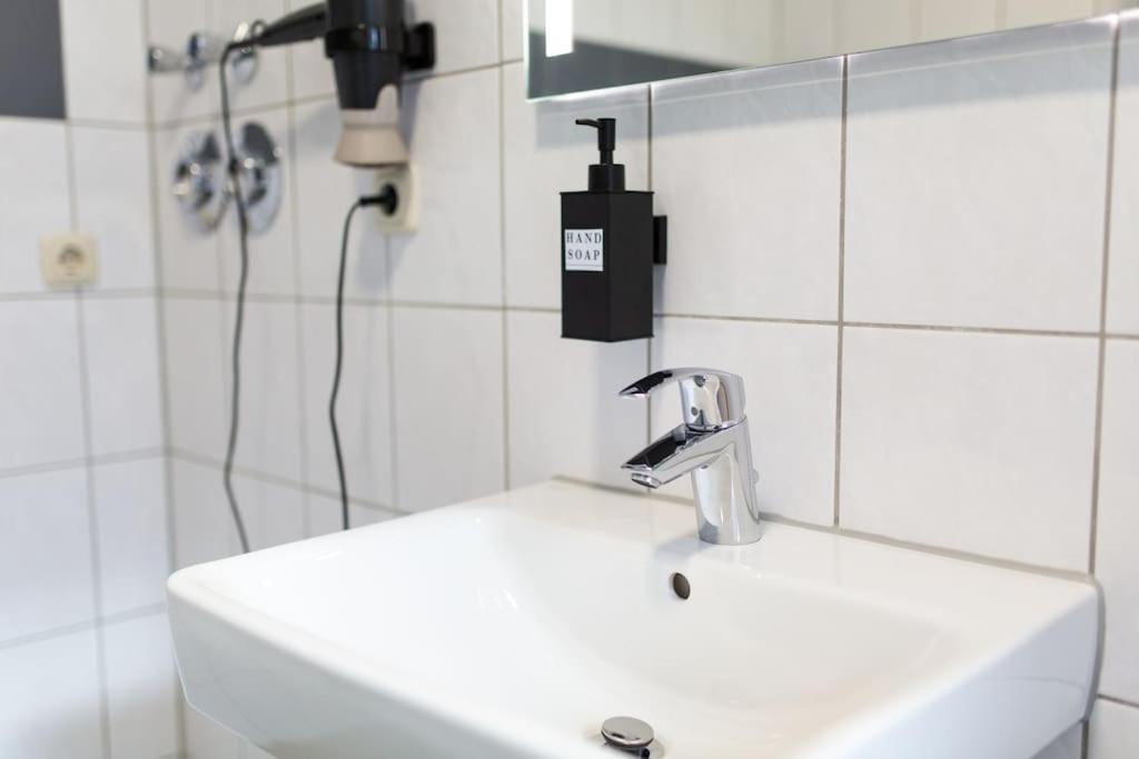 Little - Ruhig & Im Zentrum Gelegen- Perfekt Fuer Solo Reisende, Paare Oder Businessgaeste 3rd Floor *