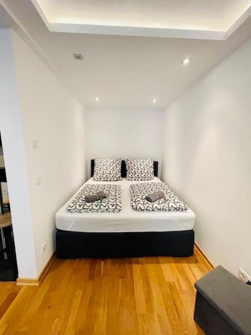 Exclusive Perfect - Perfect Location In *