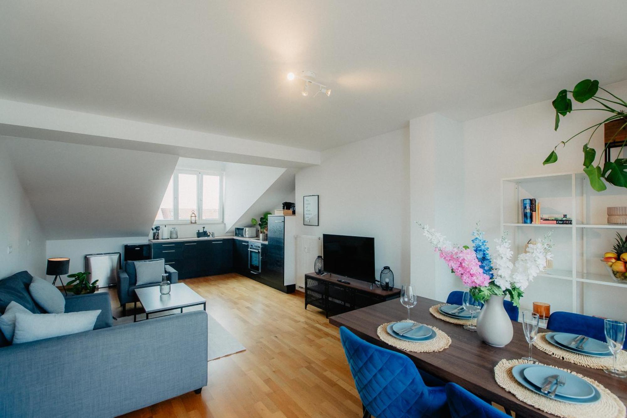 Luga Homes - Zoo Apartment *