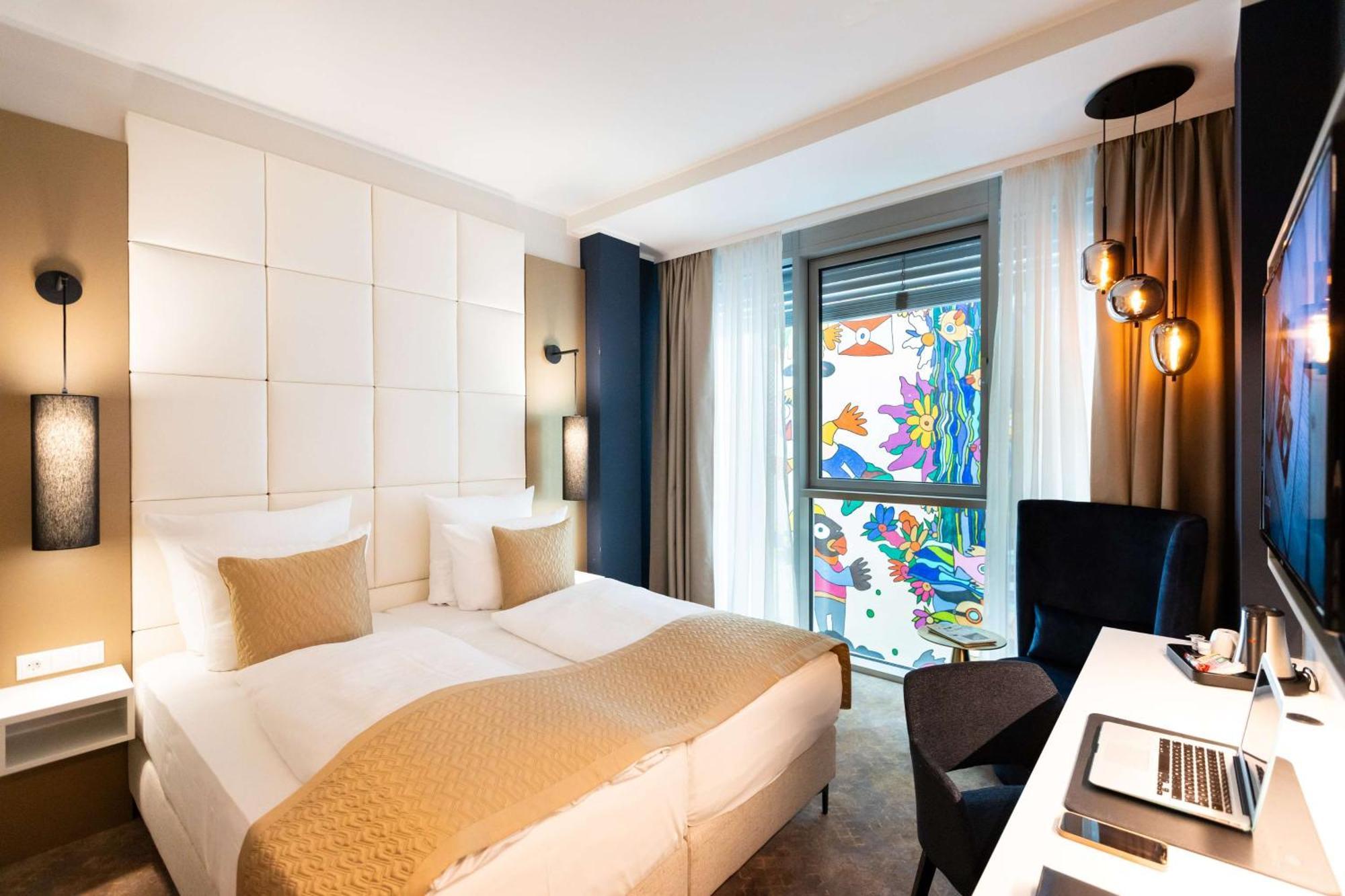 Western Premier Royal Blue 4*