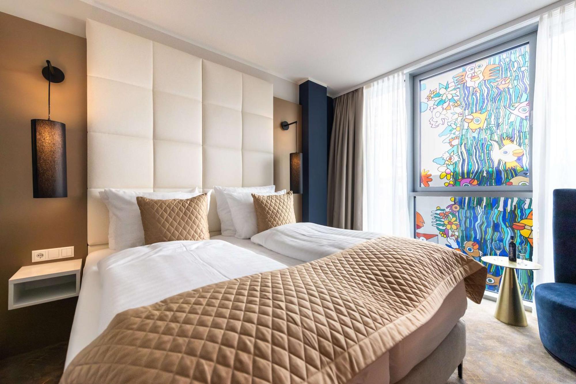 Western Premier Royal Blue 4* Leipzig