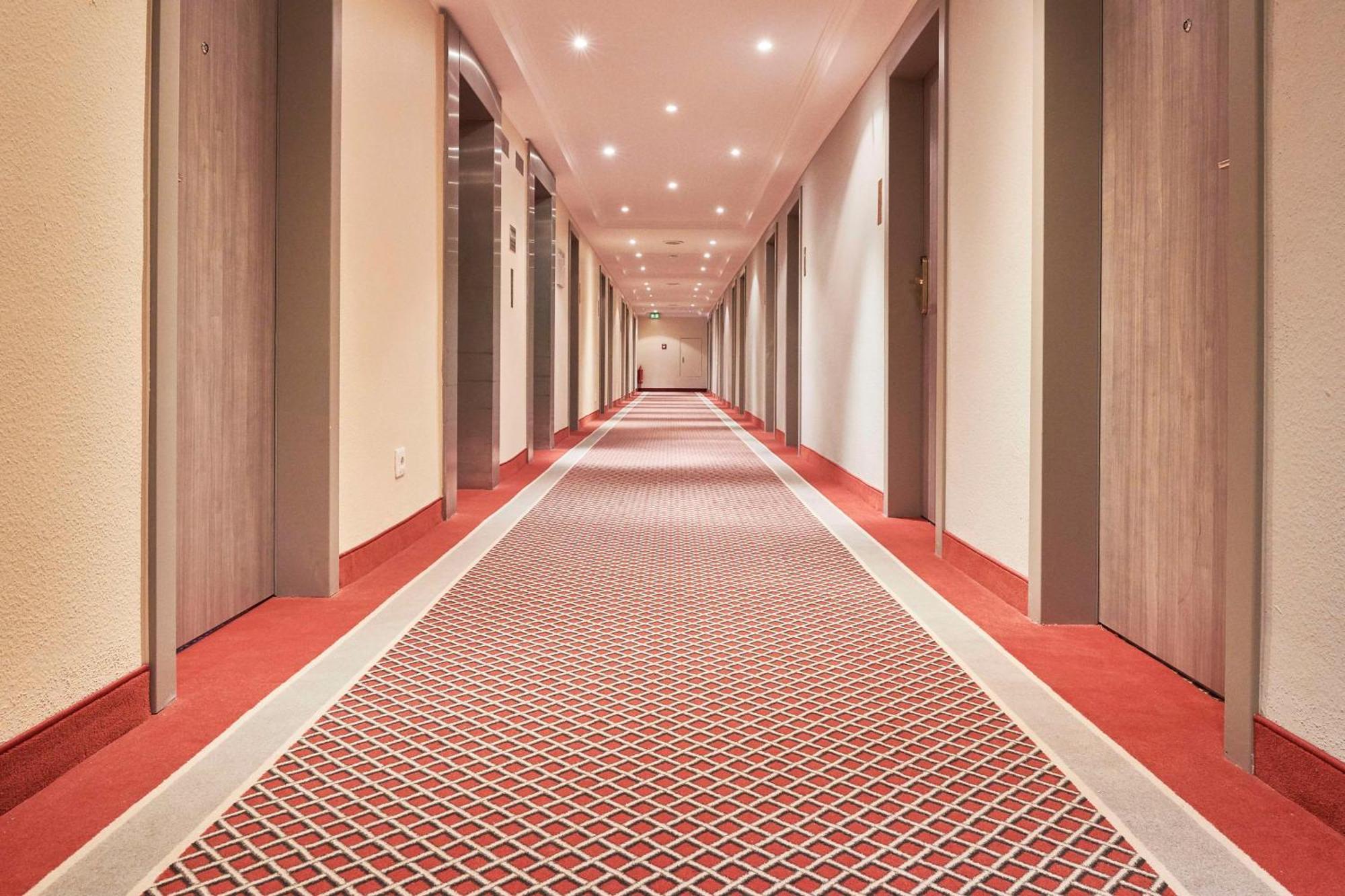 Western Centre Hotel 4*