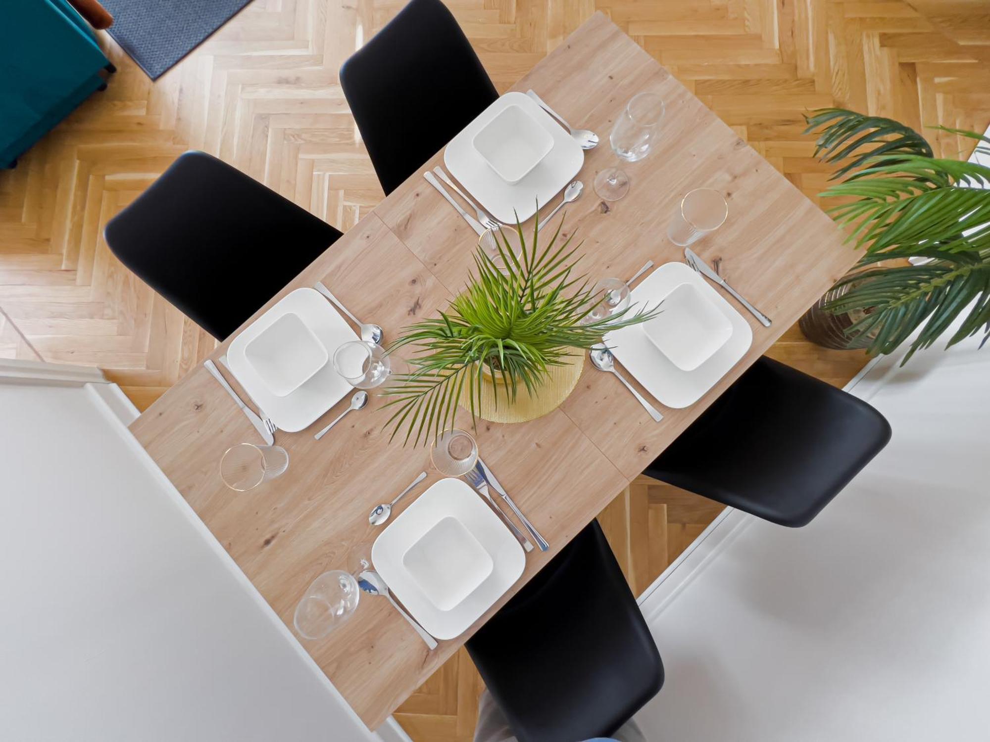 Erstklassiges Ferienapartment Citynah Mit 1 Schlafzimmer - Wifi, Tv, Kuechenzeile, Waschmaschine&trockner Apartment *
