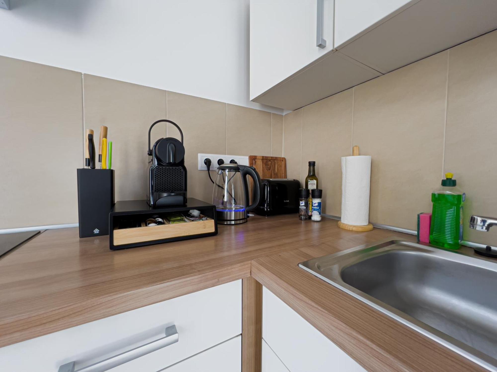 Erstklassiges Ferienapartment Citynah Mit 1 Schlafzimmer - Wifi, Tv, Kuechenzeile, Waschmaschine&trockner Apartment Leipzig