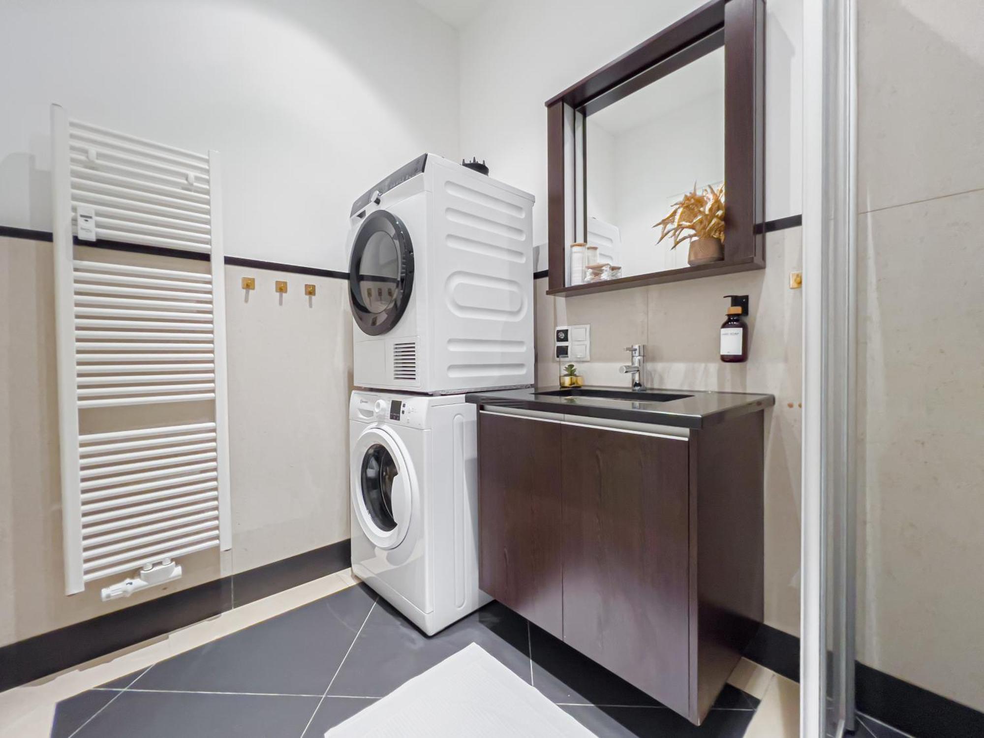 Apartment Erstklassiges Ferienapartment Citynah Mit 1 Schlafzimmer - Wifi, Tv, Kuechenzeile, Waschmaschine&trockner