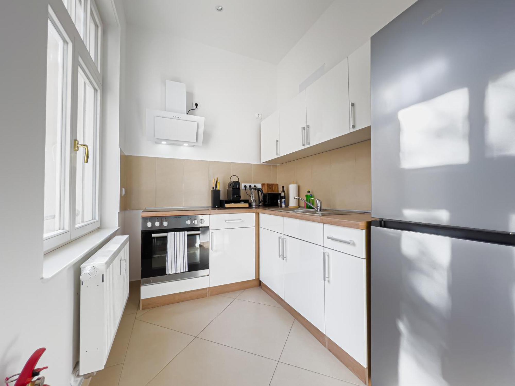 Erstklassiges Ferienapartment Citynah Mit 1 Schlafzimmer - Wifi, Tv, Kuechenzeile, Waschmaschine&trockner