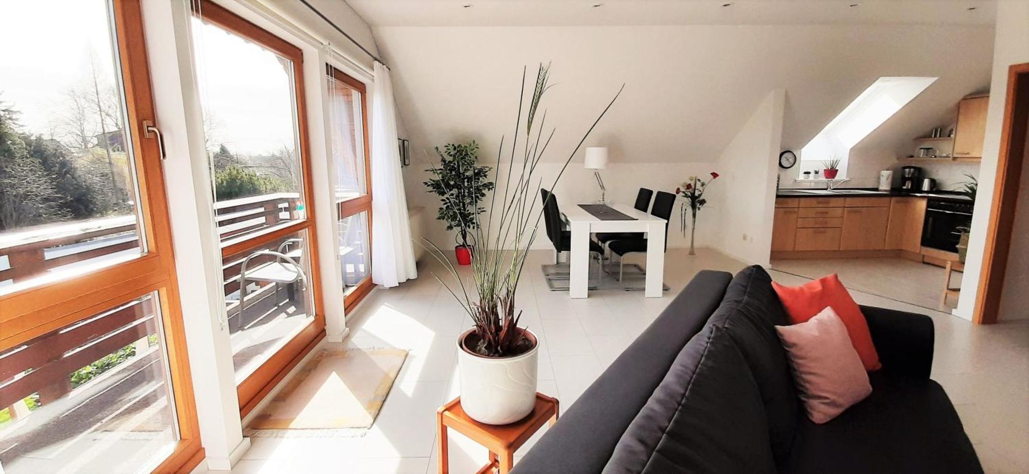 Dachgeschosswohnung Apartment *