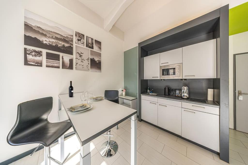 Arbeitsplatz - Kueche - Fitness Apartment *