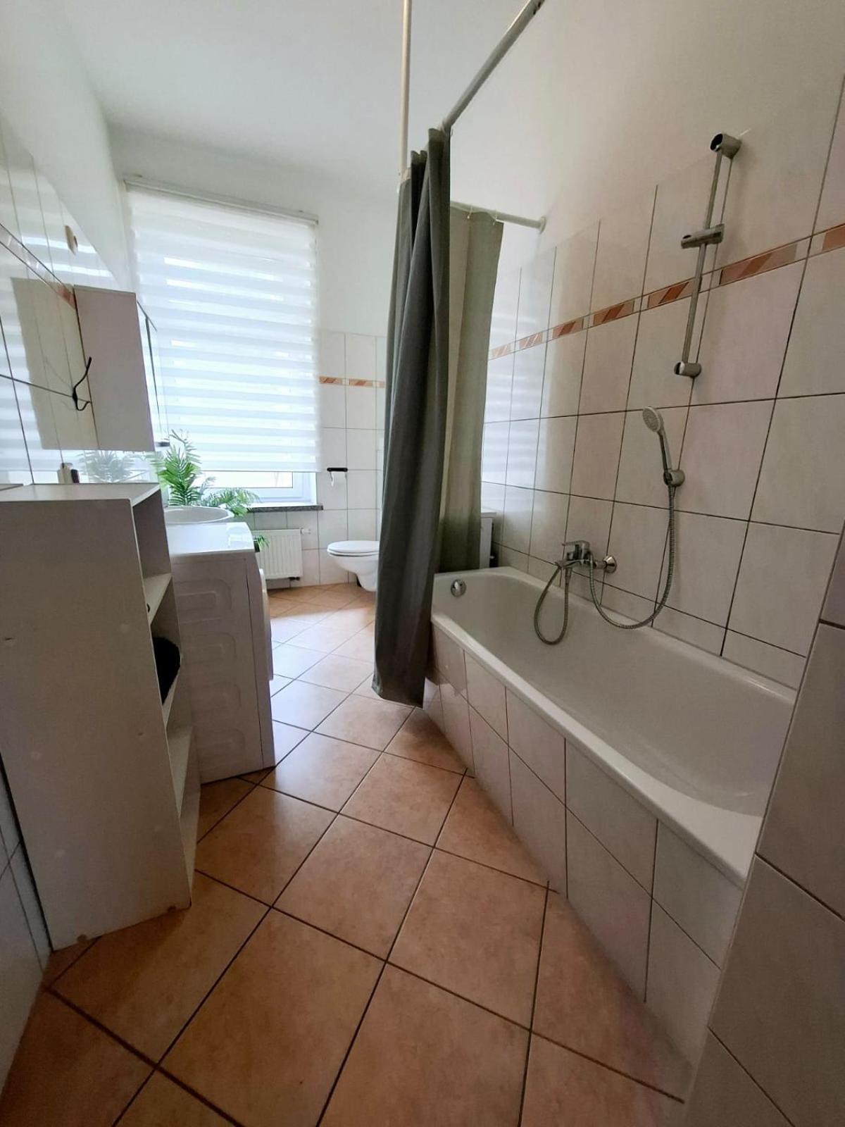 Altbauwohnung Direkt An Der Karli Mit Balkon - Netflix Inklusive Appartement *