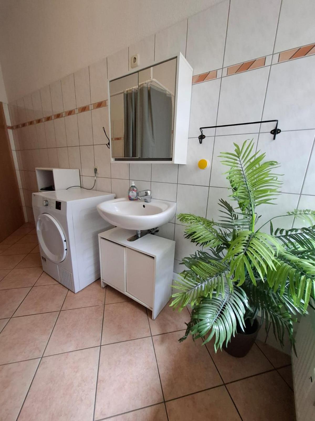 Altbauwohnung Direkt An Der Karli Mit Balkon - Netflix Inklusive Appartement *