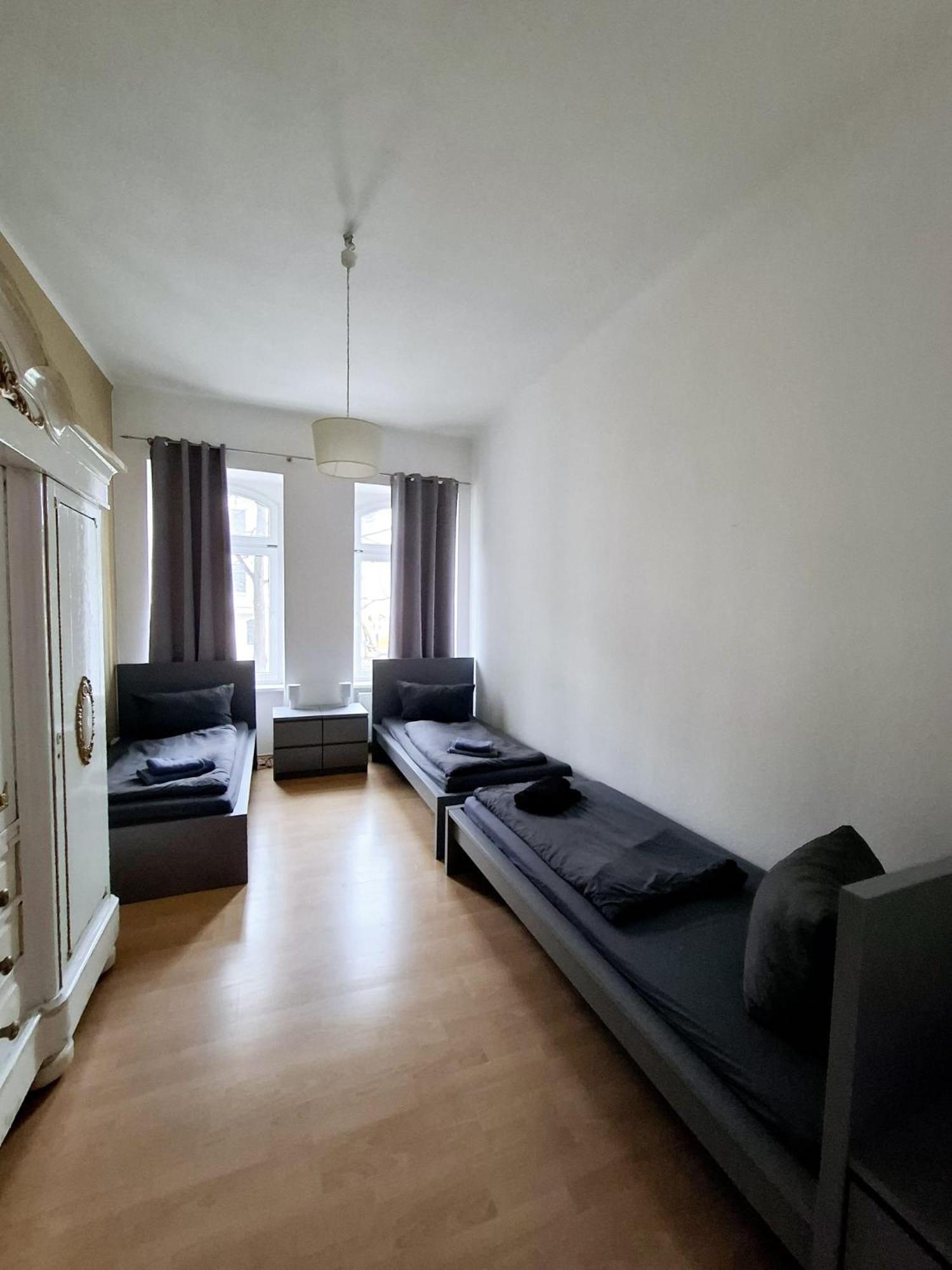 Altbauwohnung Direkt An Der Karli Mit Balkon - Netflix Inklusive Appartement