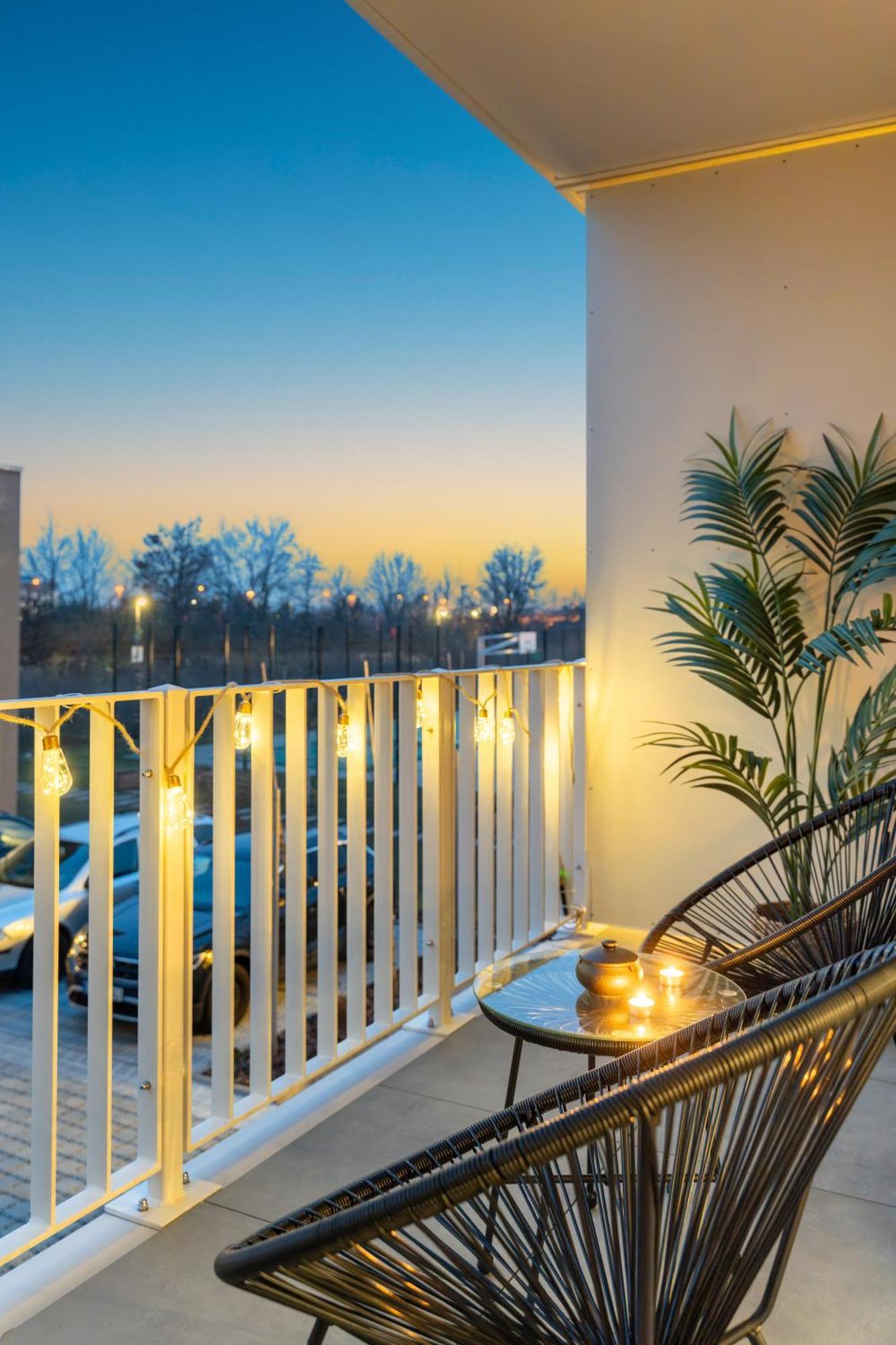 Premium-apartment Mit Balkon - Perfekt Fuer Familien, Gruppen Und Geschaeftsreisende - Zaya *