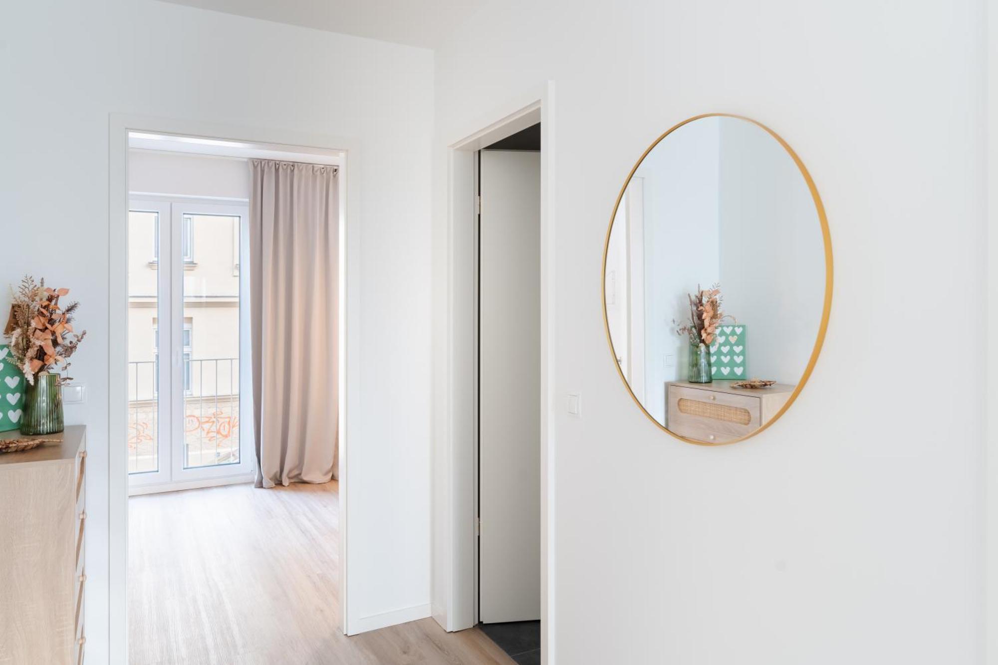 Premium-apartment Mit Balkon - Perfekt Fuer Familien, Gruppen Und Geschaeftsreisende - Zaya Apartment