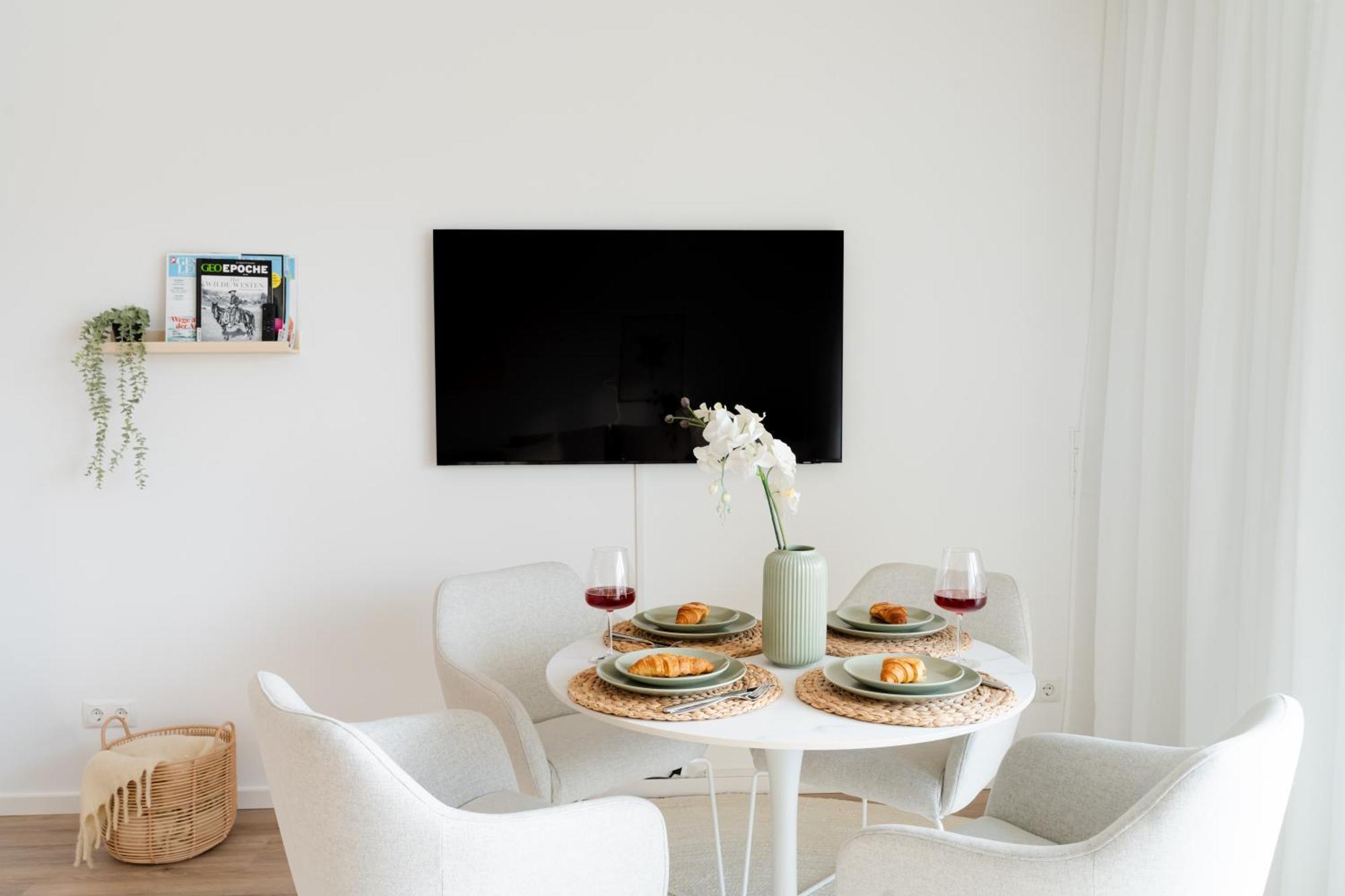 Premium-apartment Mit Balkon - Perfekt Fuer Familien, Gruppen Und Geschaeftsreisende - Zaya Apartment *