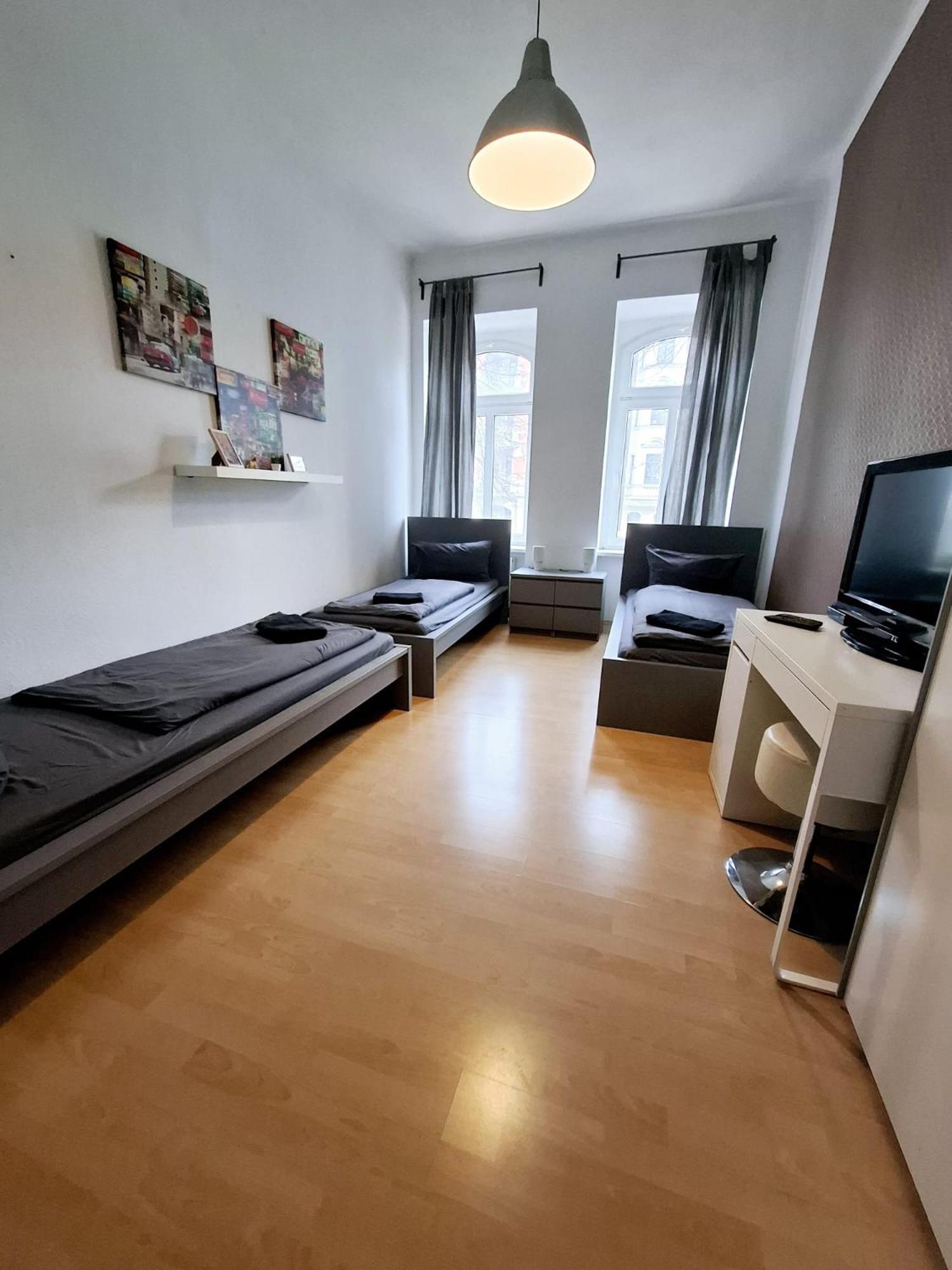 Altbau-schmuckstueck An Der Karli Mit Riesigem Balkon Appartement