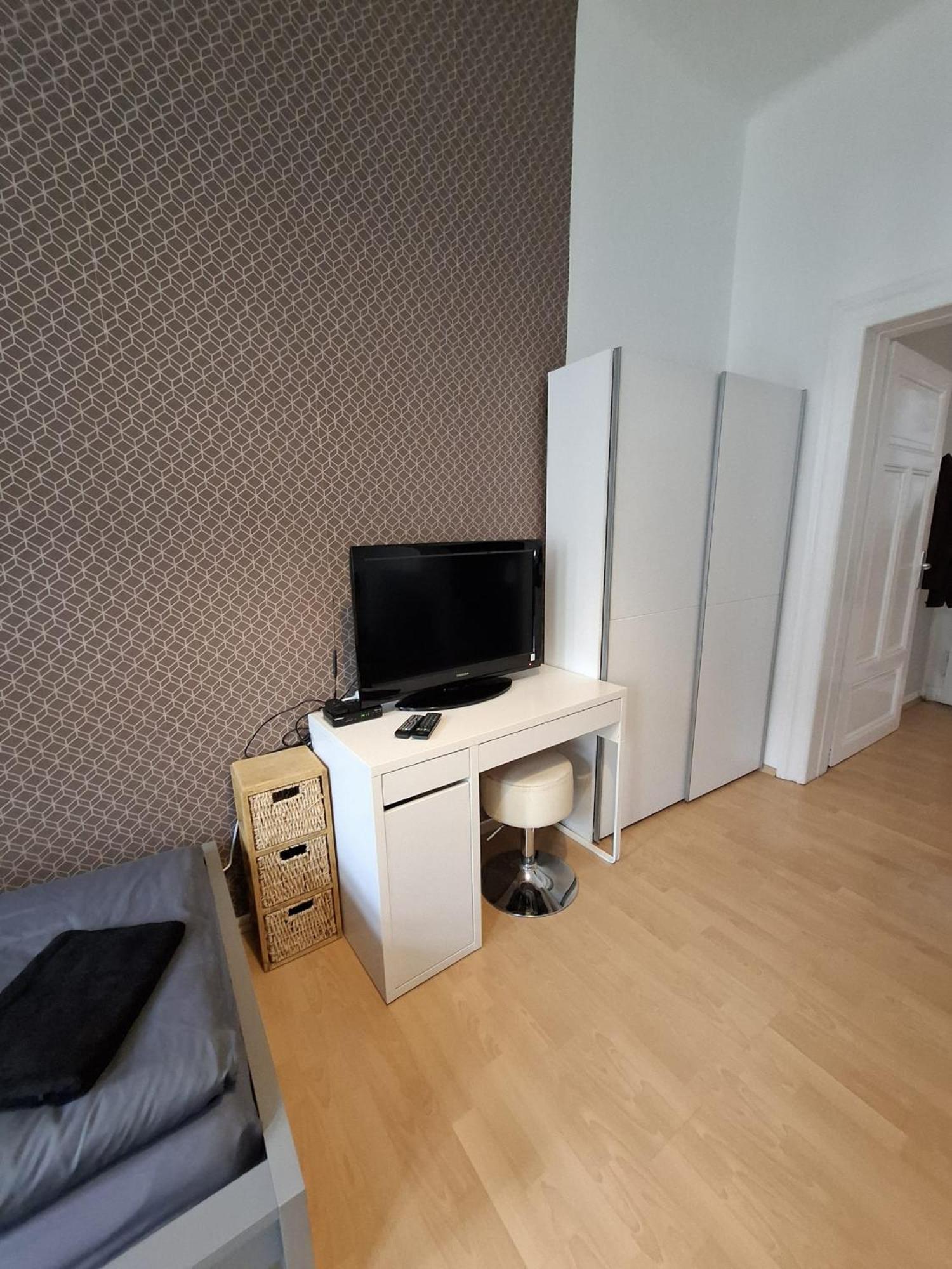Appartement Altbau-schmuckstueck An Der Karli Mit Riesigem Balkon