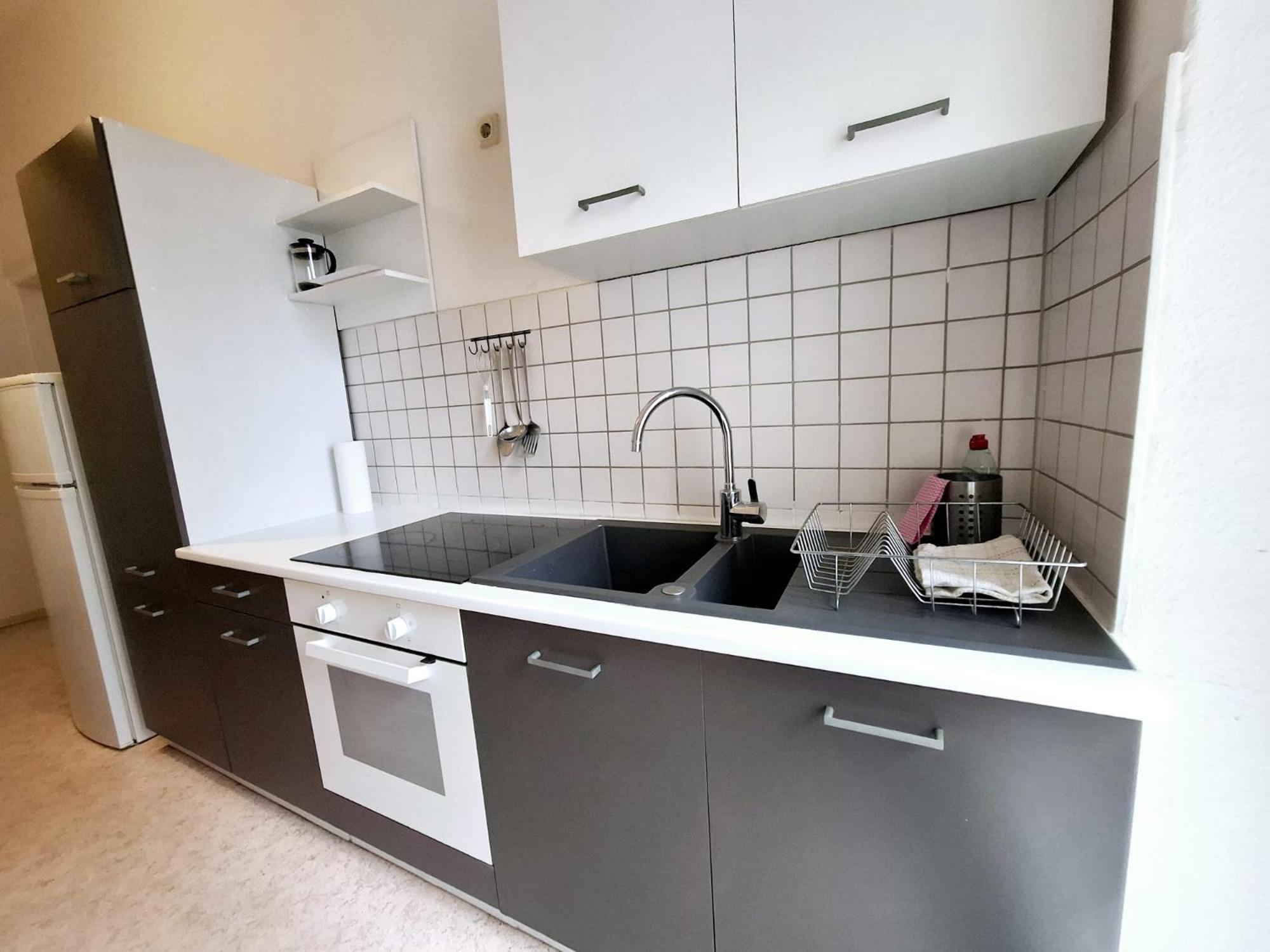 Altbau-schmuckstueck An Der Karli Mit Riesigem Balkon *