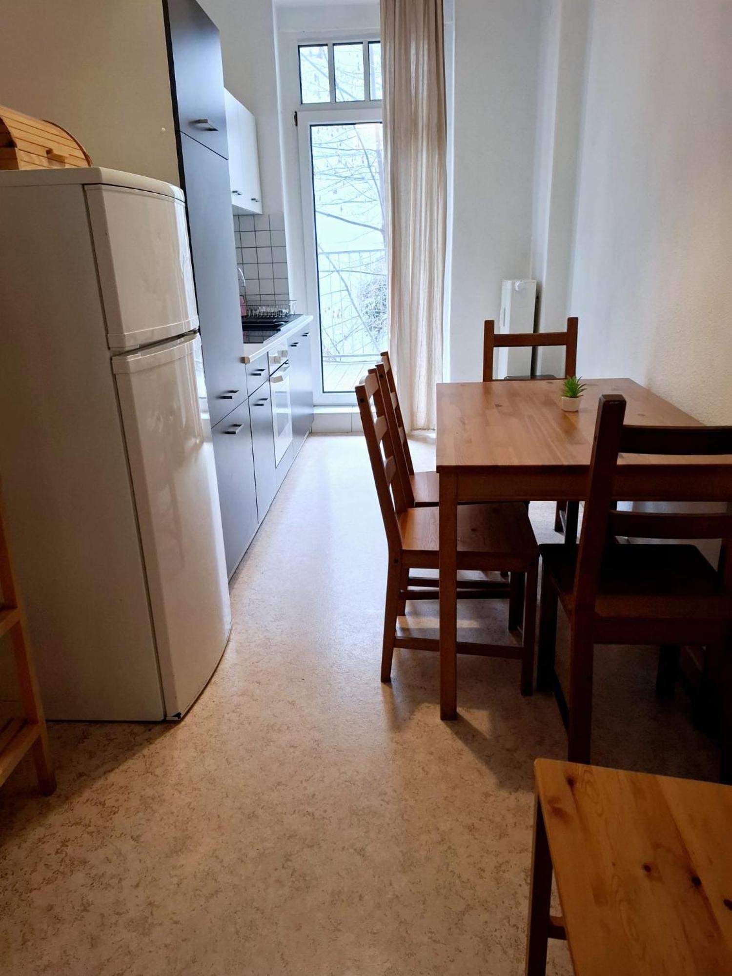 Altbau-schmuckstück An Der Karli Mit Riesigem Balkon * Leipzig
