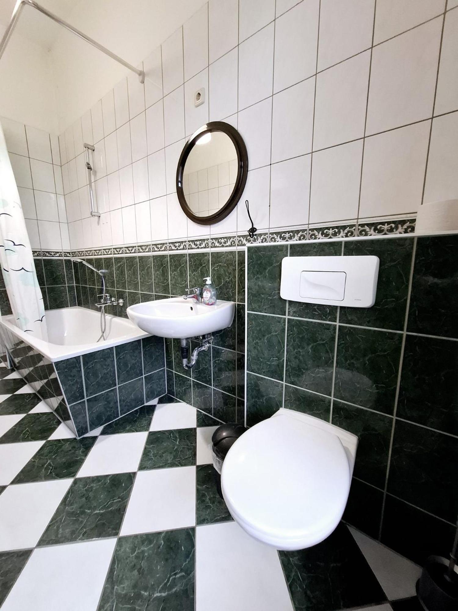 Altbau-schmuckstueck An Der Karli Mit Riesigem Balkon Appartement *