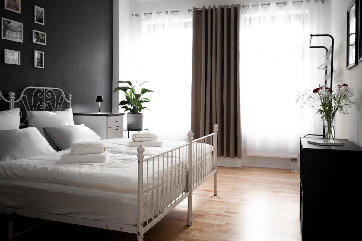 Apartment Deluxe With Balcony Near Stadium &