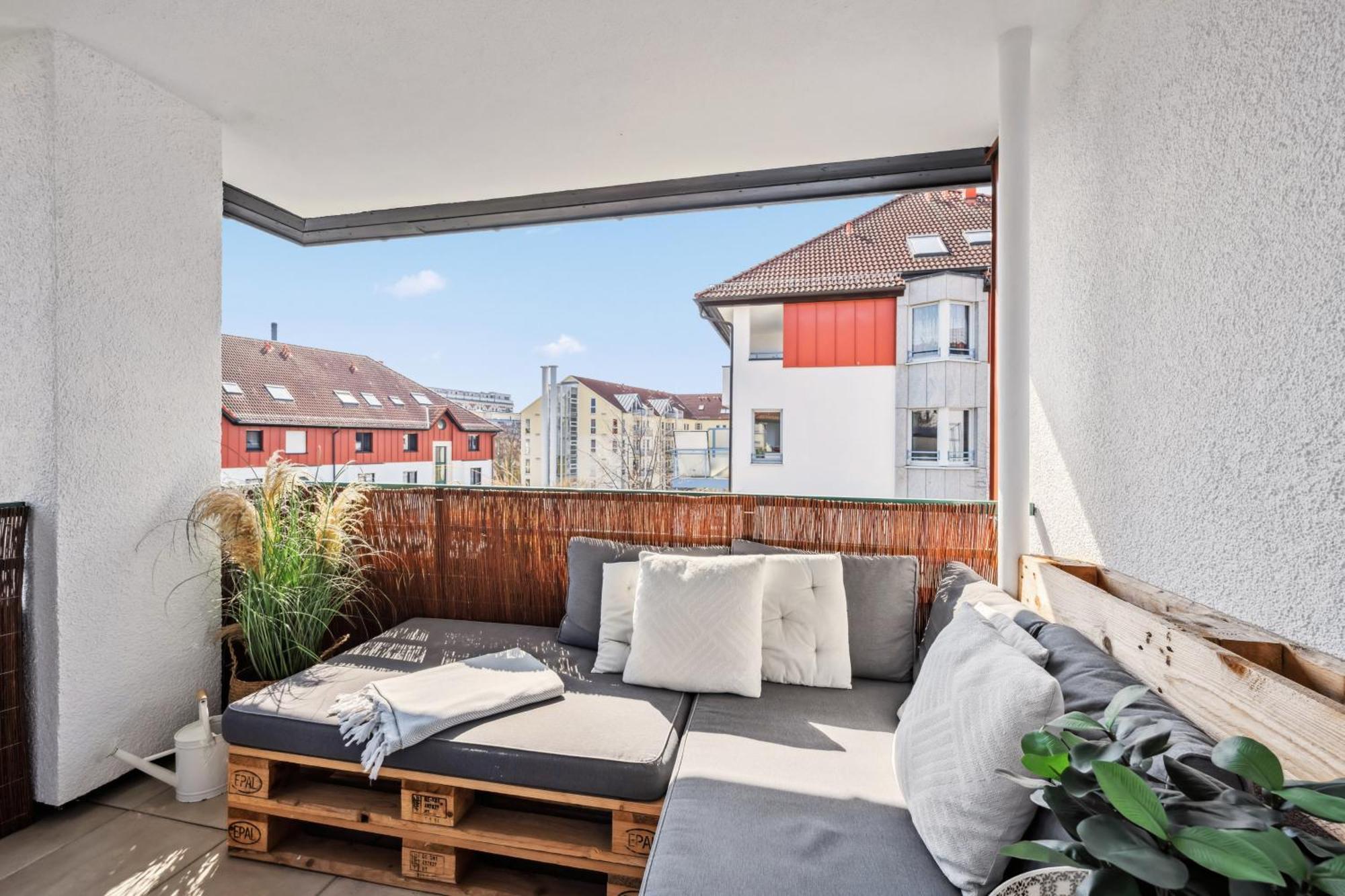 Traber 1 Sz Balkon Parkplatz & Sehr Ruhig Appartement