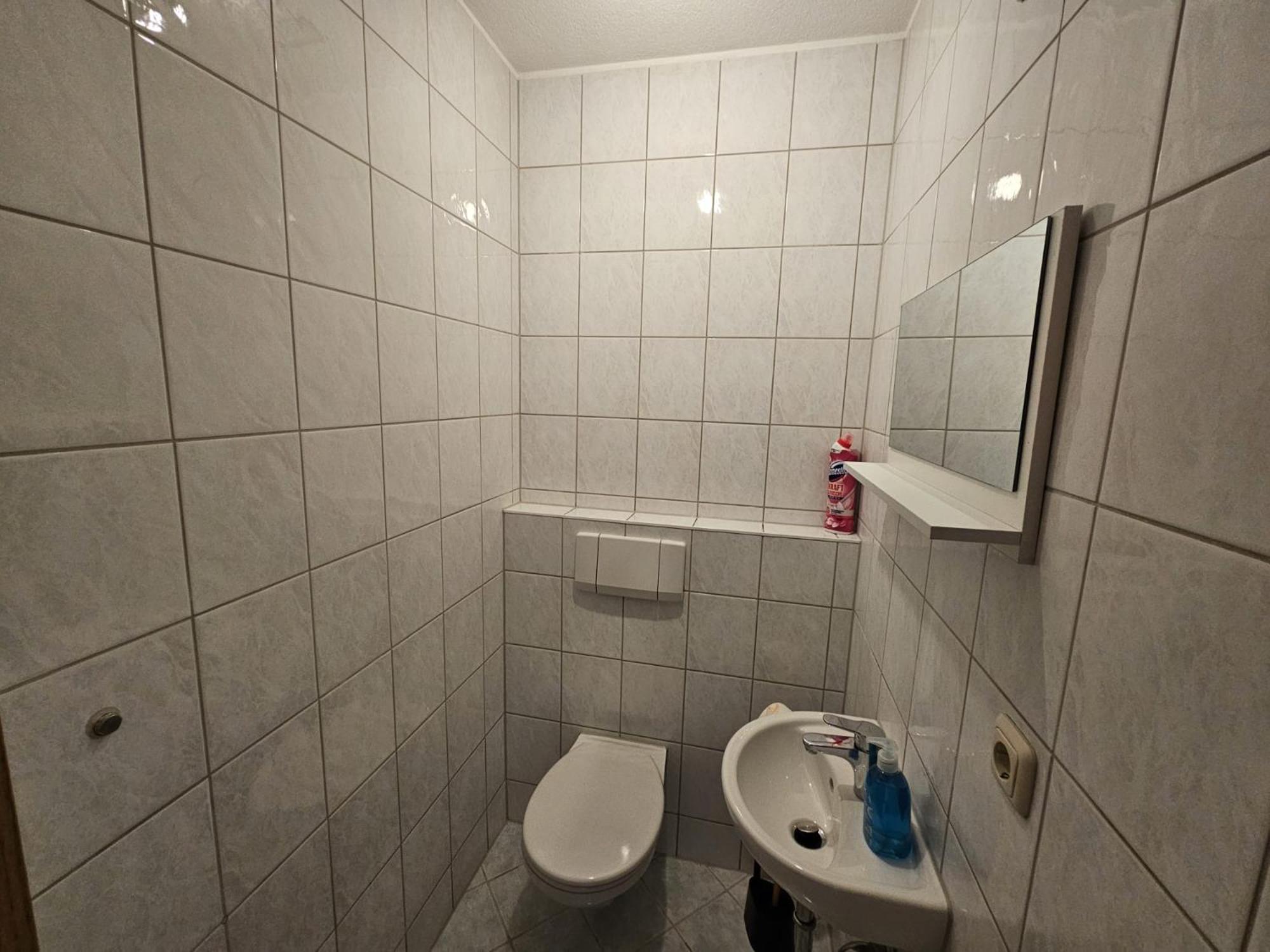 Sehr Grosse Mit 6 Schlafzimmern, Kueche, Bad Und Grossem Wohnzimmer Im Herzen Von * Leipzig