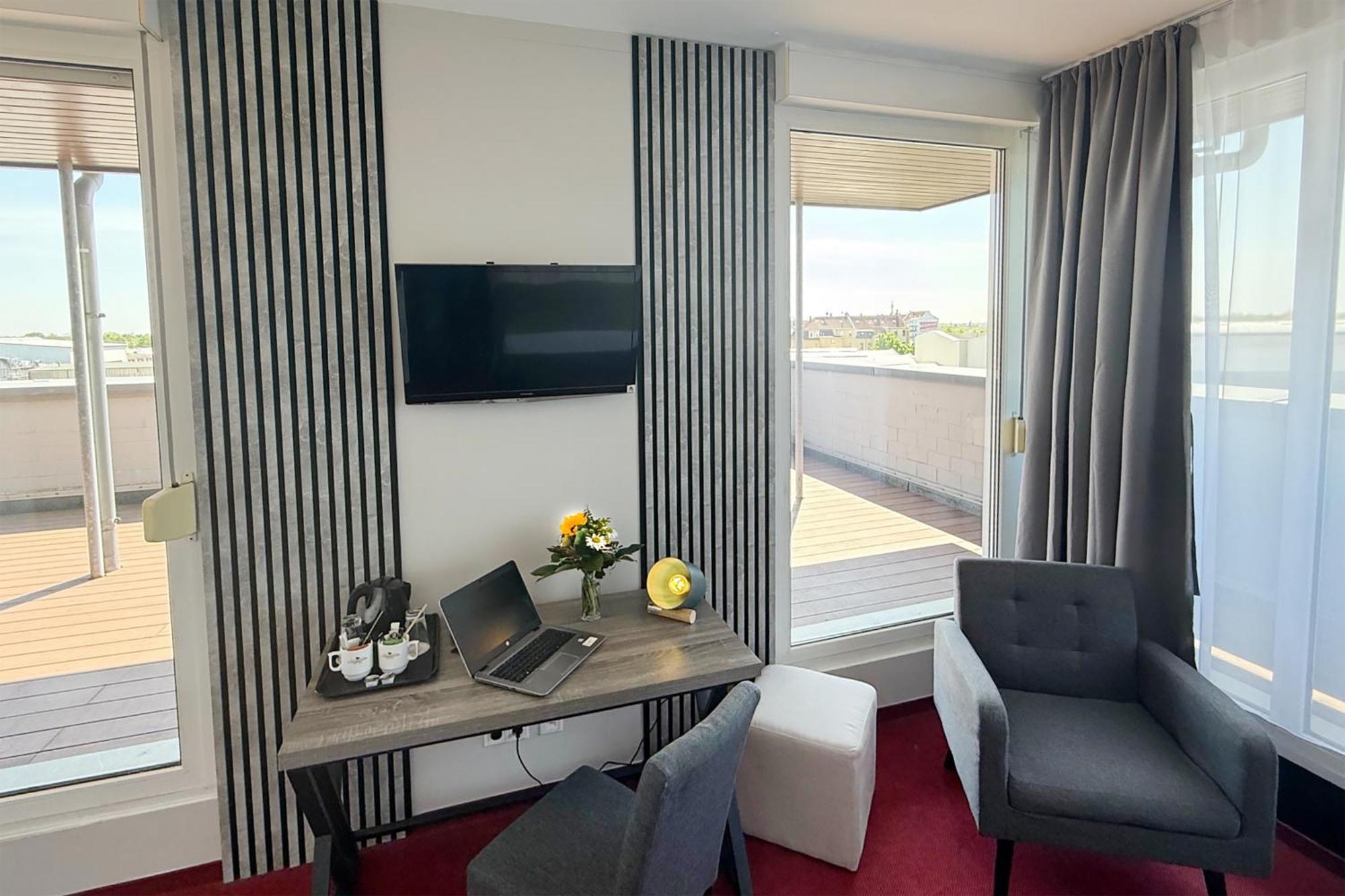 Aviva Hotel 4*