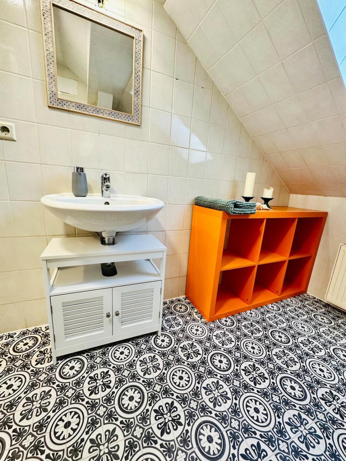 Fantastische Dachgeschosswohnung In Connewitz Nahe Karli - Platz Fuer Bis Zu 5 Personen - Tolle Lage Und Oeffentliche Verkehrsmittel Apartment