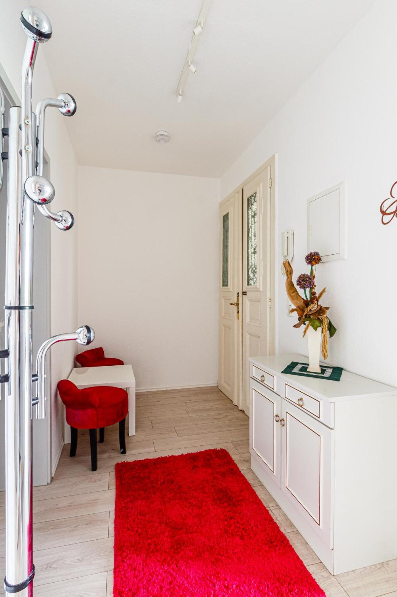 Gemuetliches Zuhause 2-zimmer-ferienwohnung Mit Geschirrspueler & Balkon Fuer Bis Zu 4 Personen