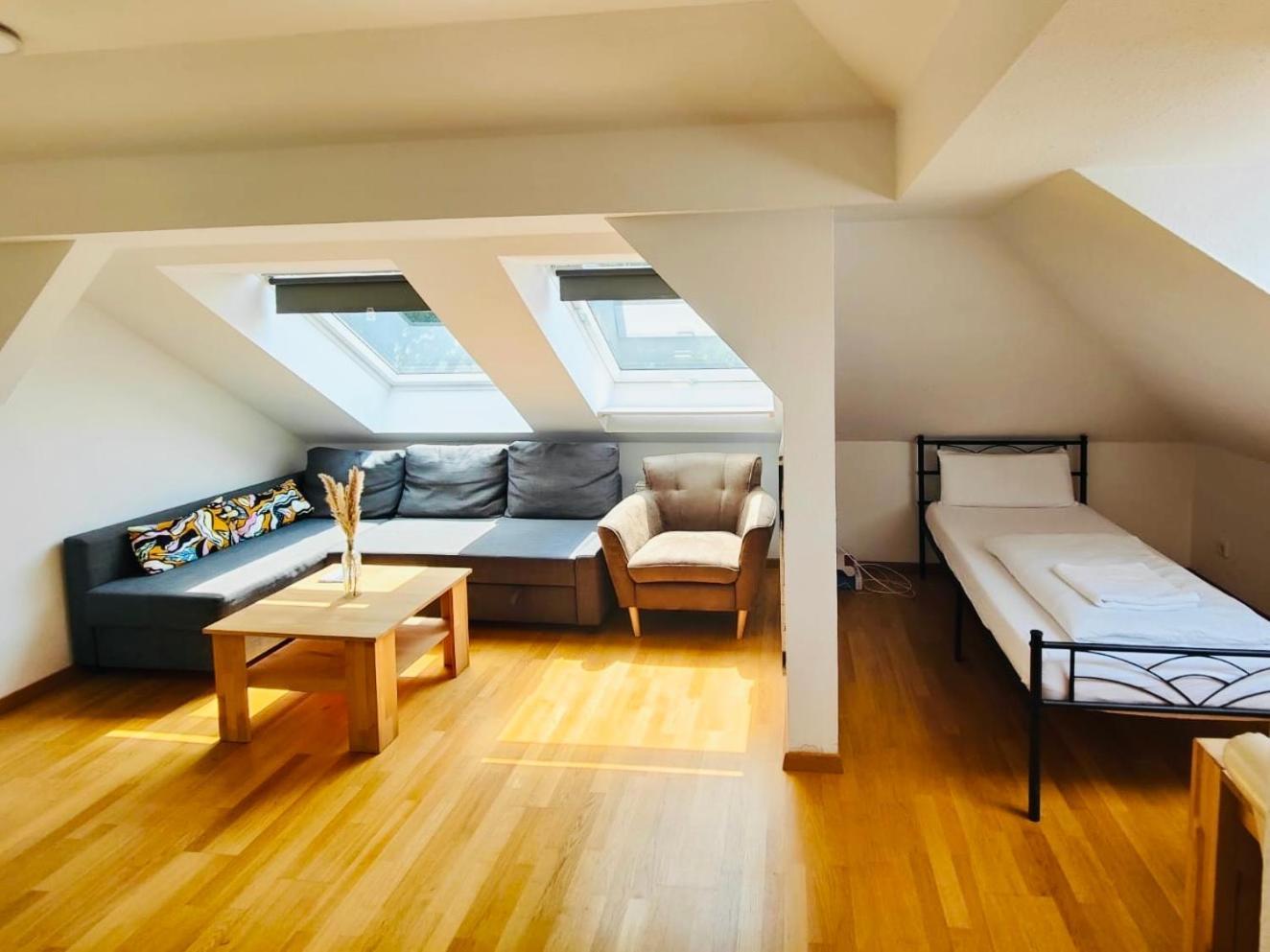 Trendige Dachgeschosswohnung In Connewitz - 3 Schlafbereiche - Platz Fuer Bis Zu 5 Personen - Tolle Lage Und Oeffentliche Verkehrsmittel Apartment *