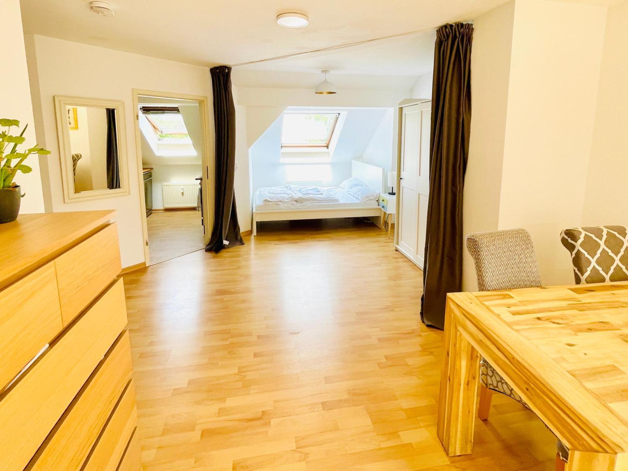 Apartment Fantastische Dachgeschosswohnung In Connewitz Nahe Karli - Platz Fuer Bis Zu 5 Personen - Tolle Lage Und Oeffentliche Verkehrsmittel *