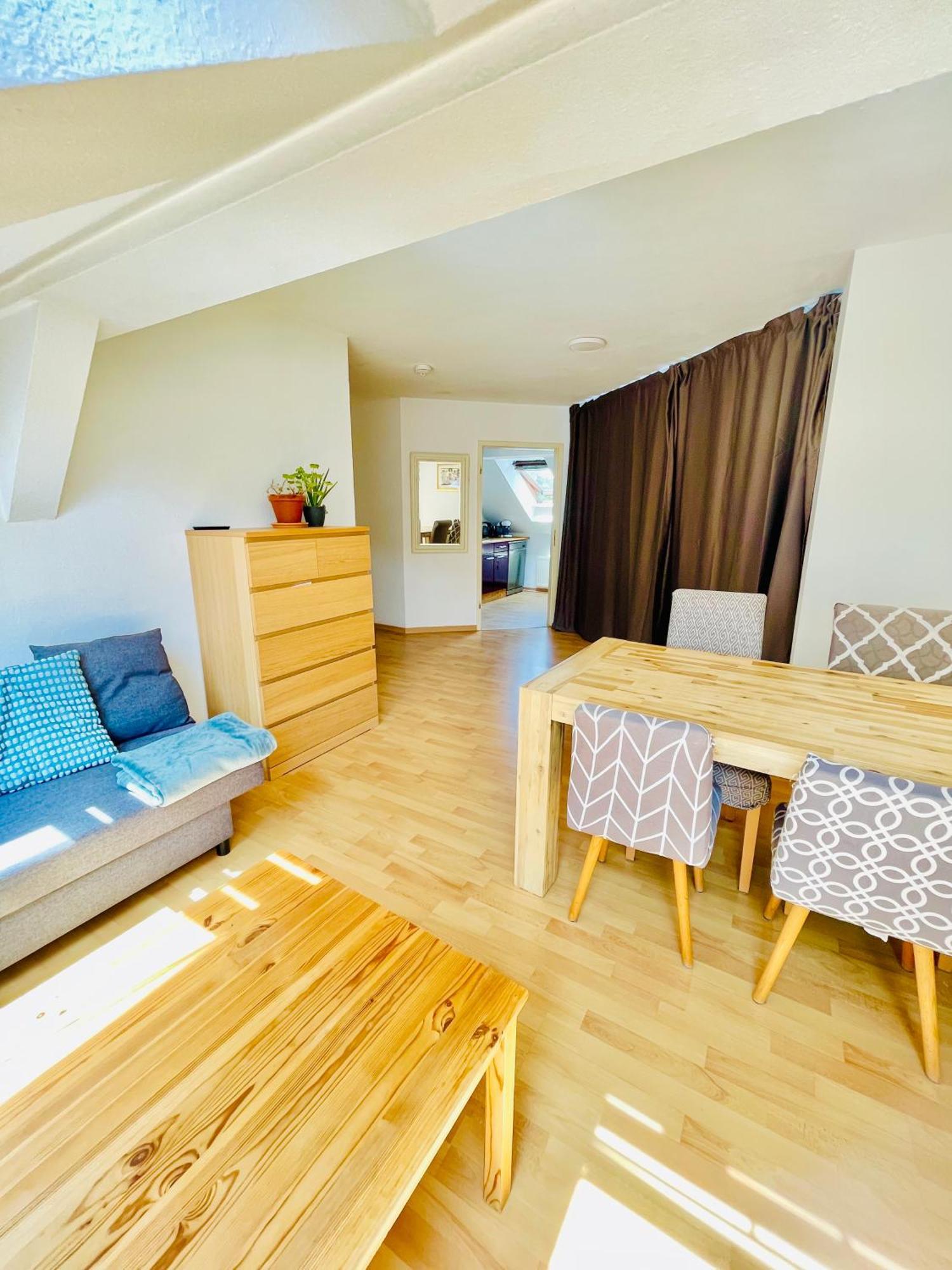 Fantastische Dachgeschosswohnung In Connewitz Nahe Karli - Platz Fuer Bis Zu 5 Personen - Tolle Lage Und Oeffentliche Verkehrsmittel Apartment *
