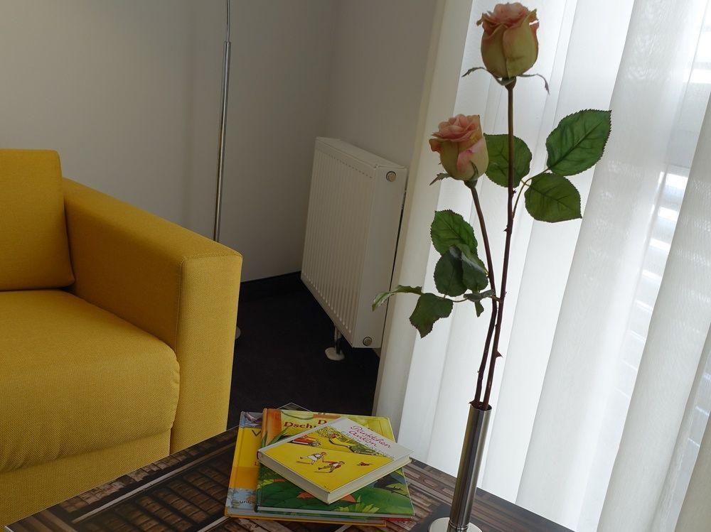 Hotel Book 3*